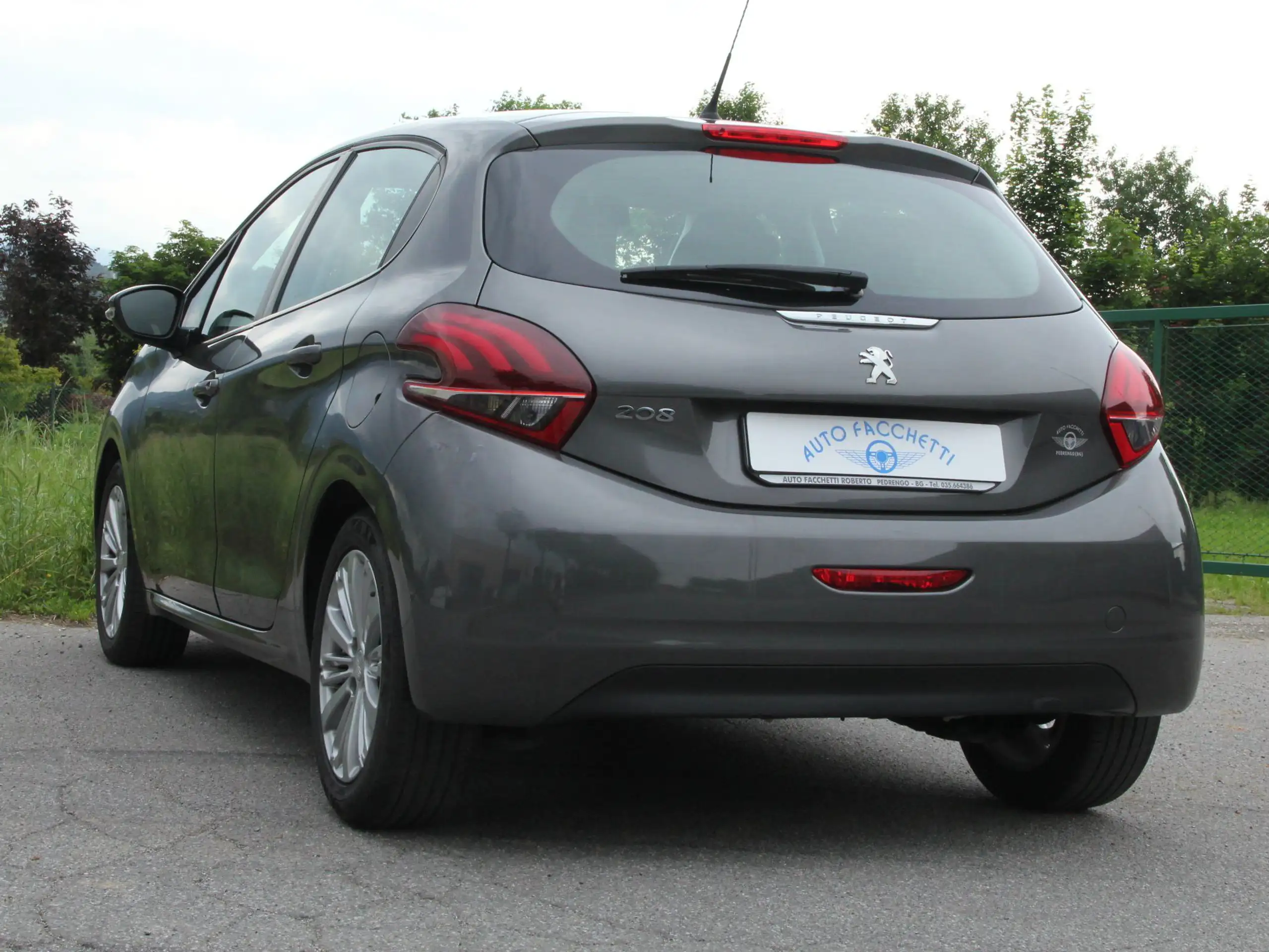 Peugeot - 208