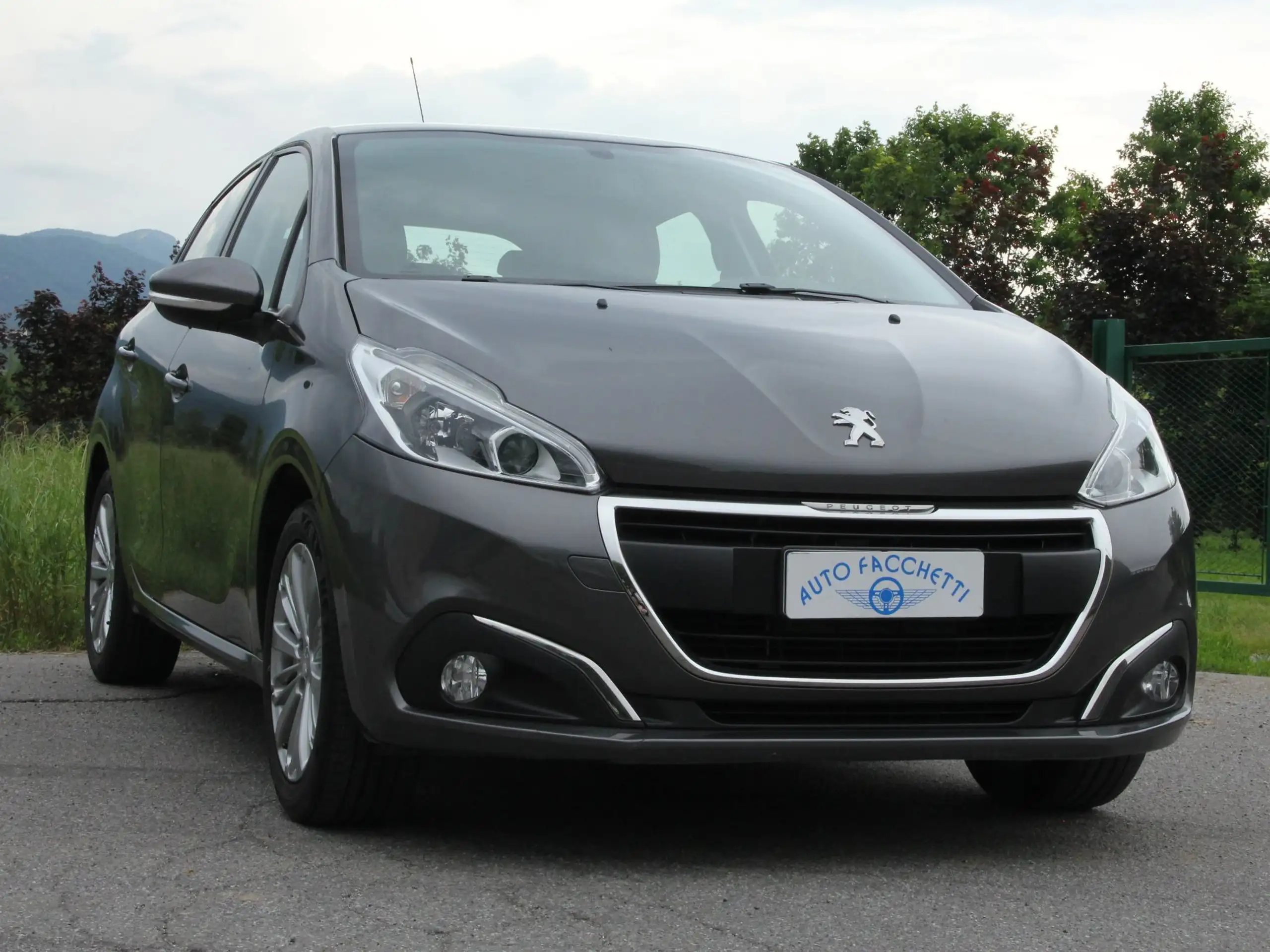 Peugeot - 208