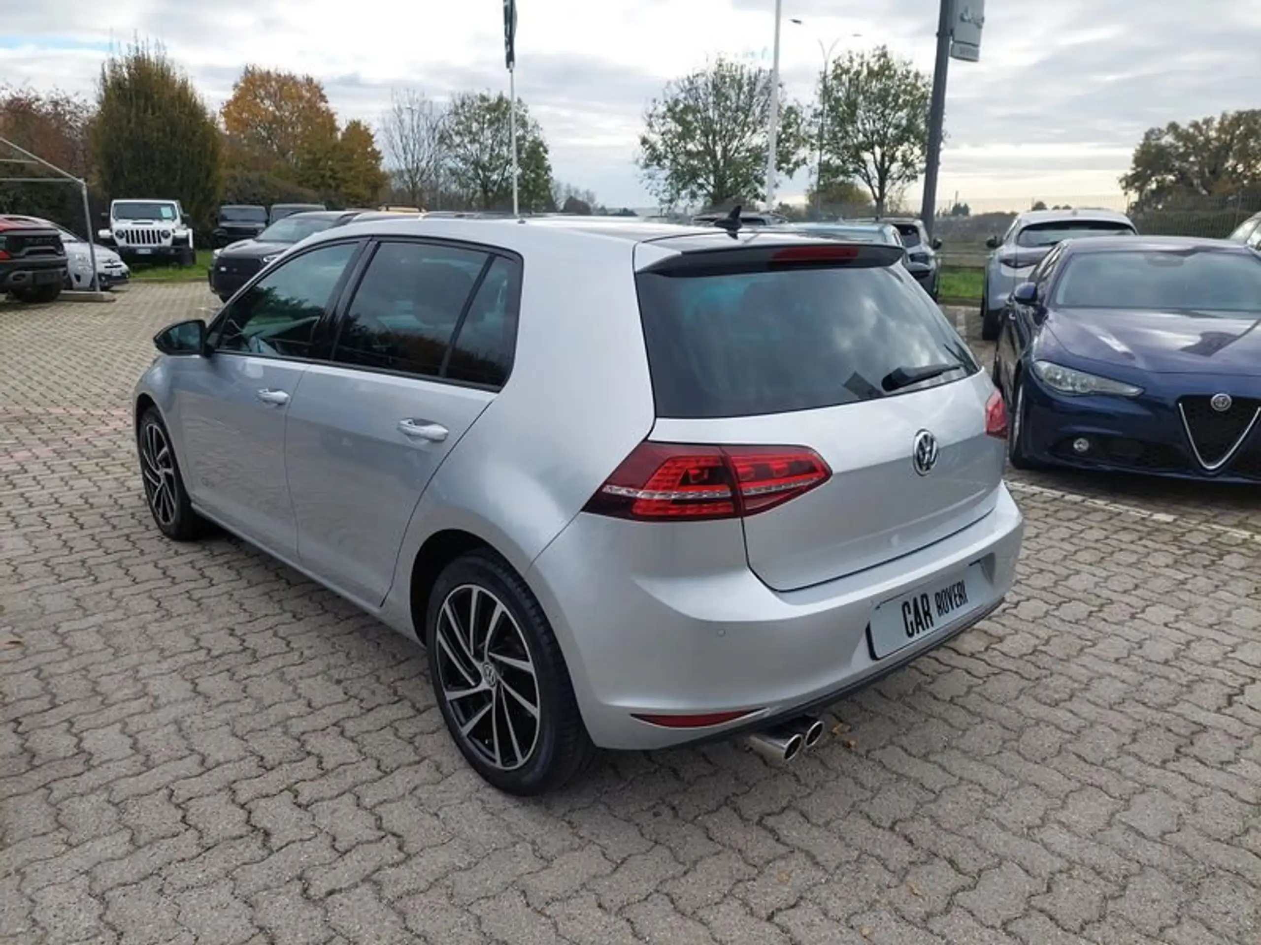 Volkswagen - Golf