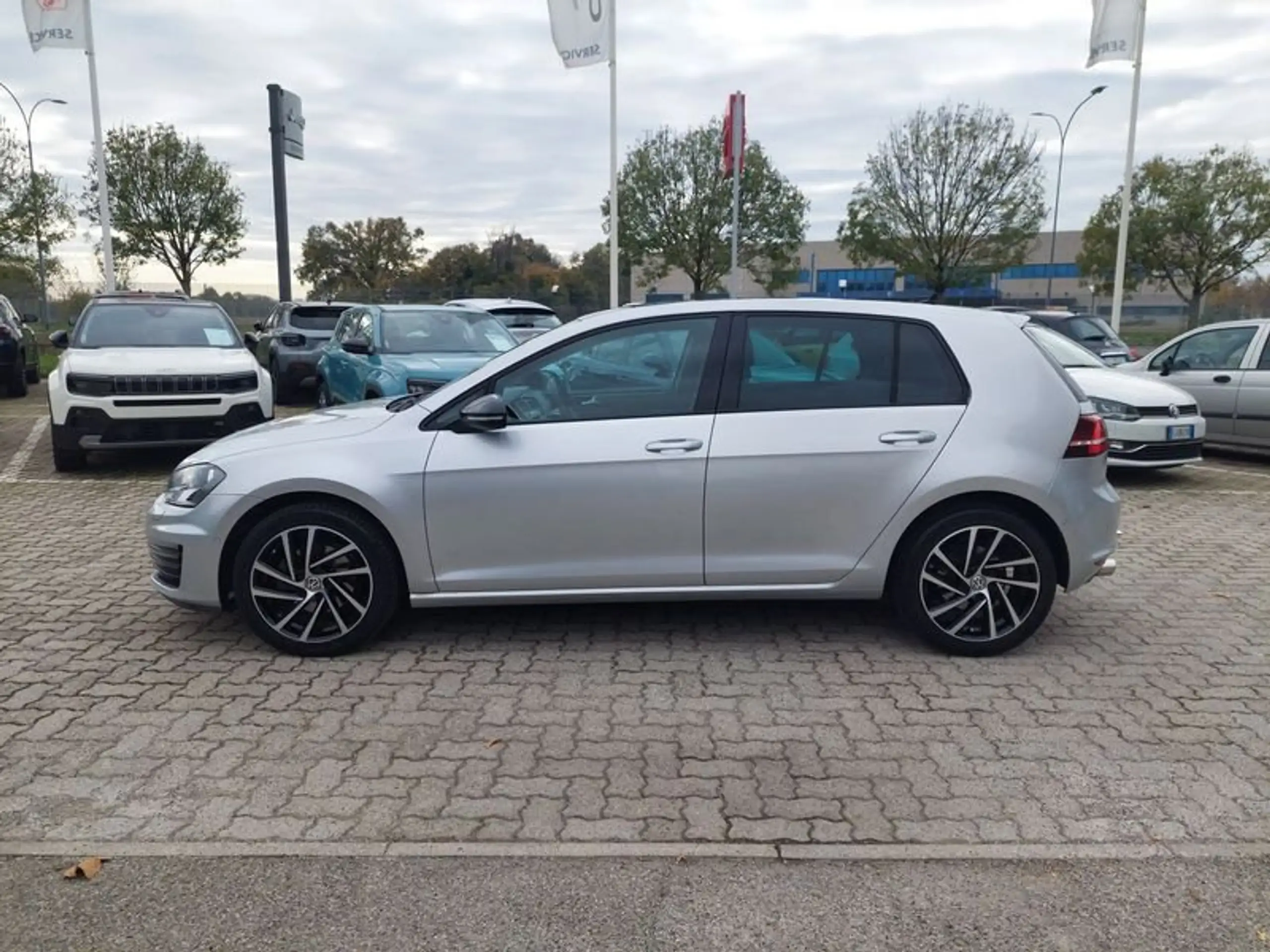 Volkswagen - Golf