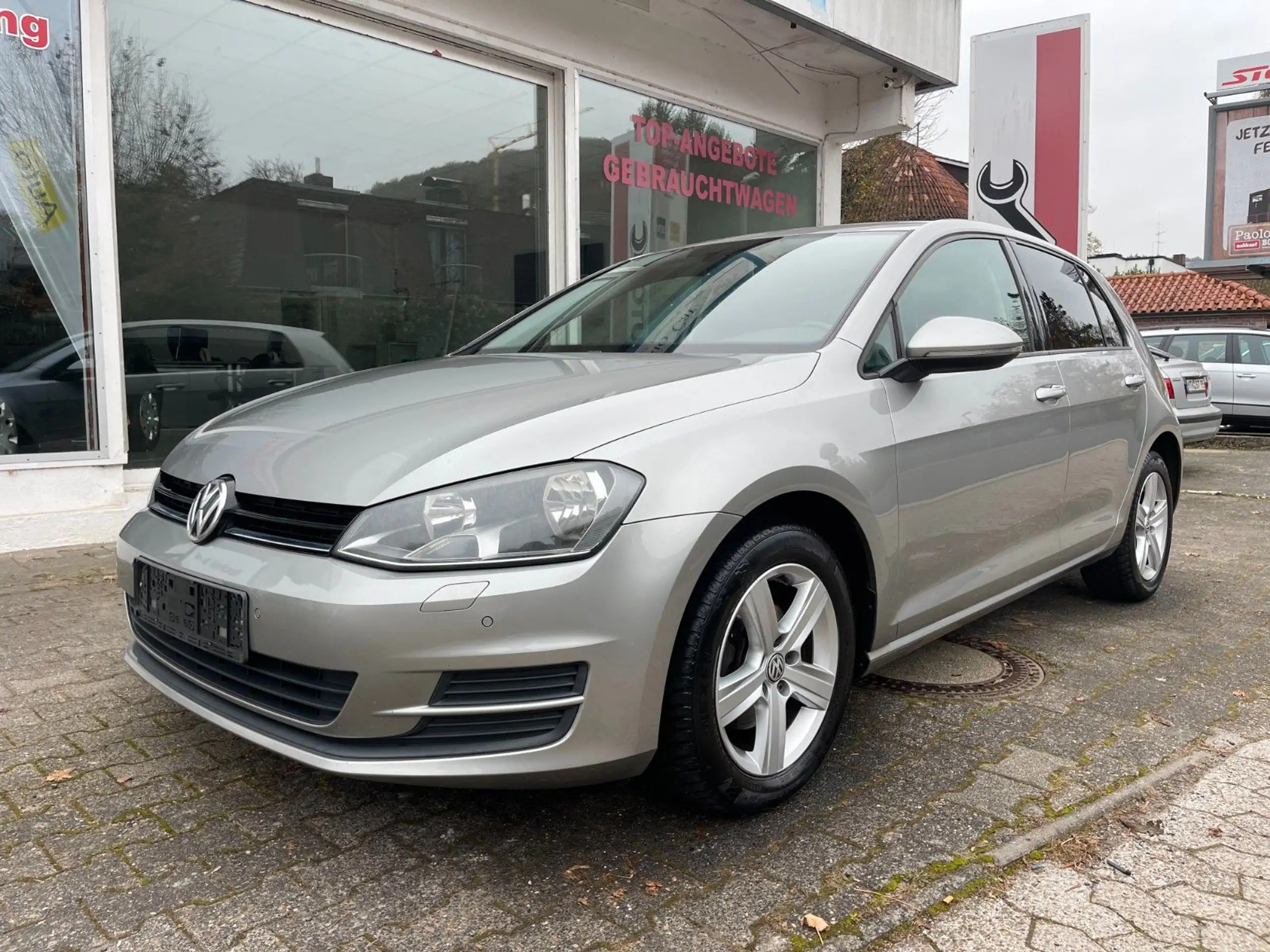 Volkswagen - Golf