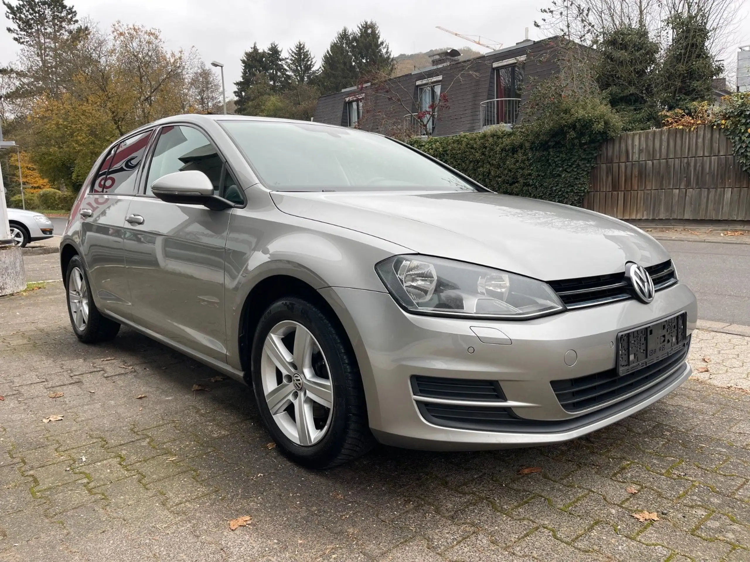 Volkswagen - Golf