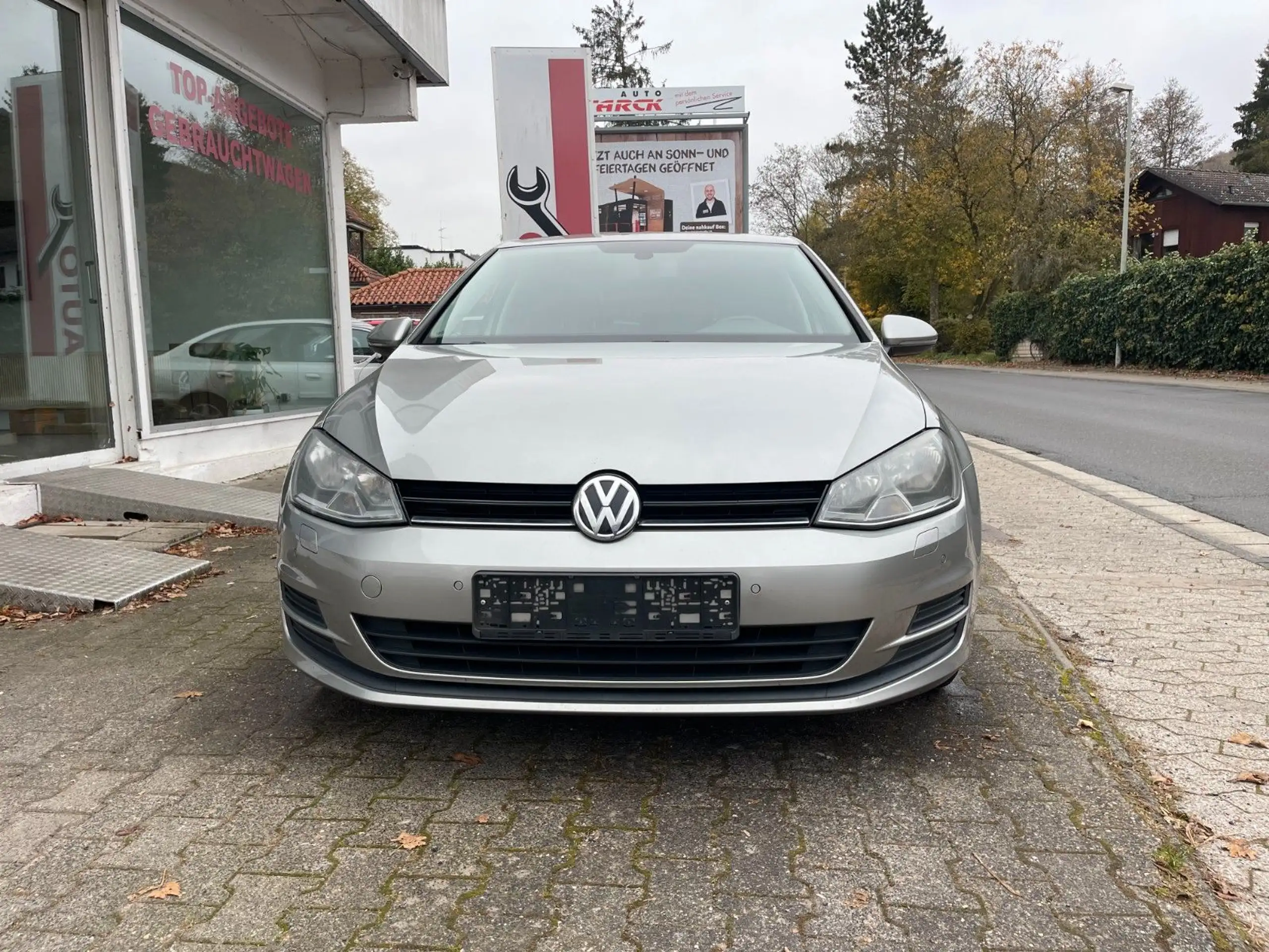 Volkswagen - Golf