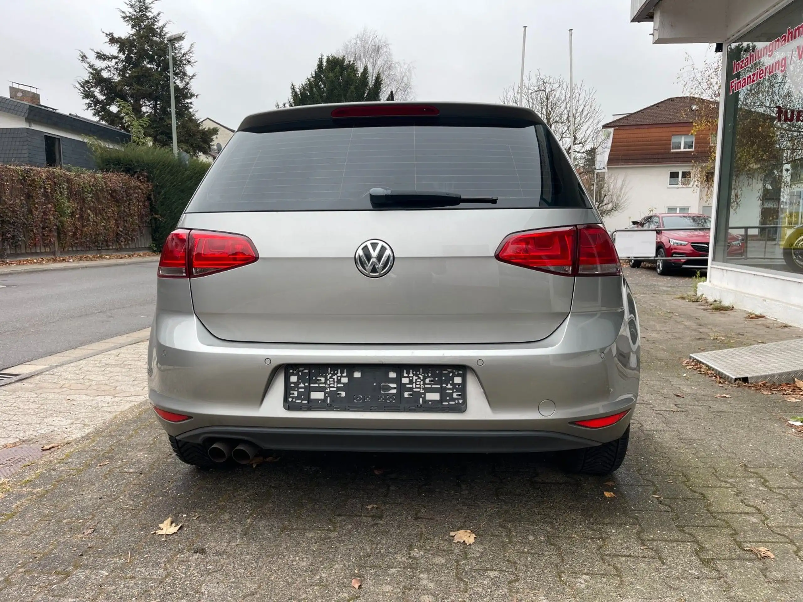 Volkswagen - Golf