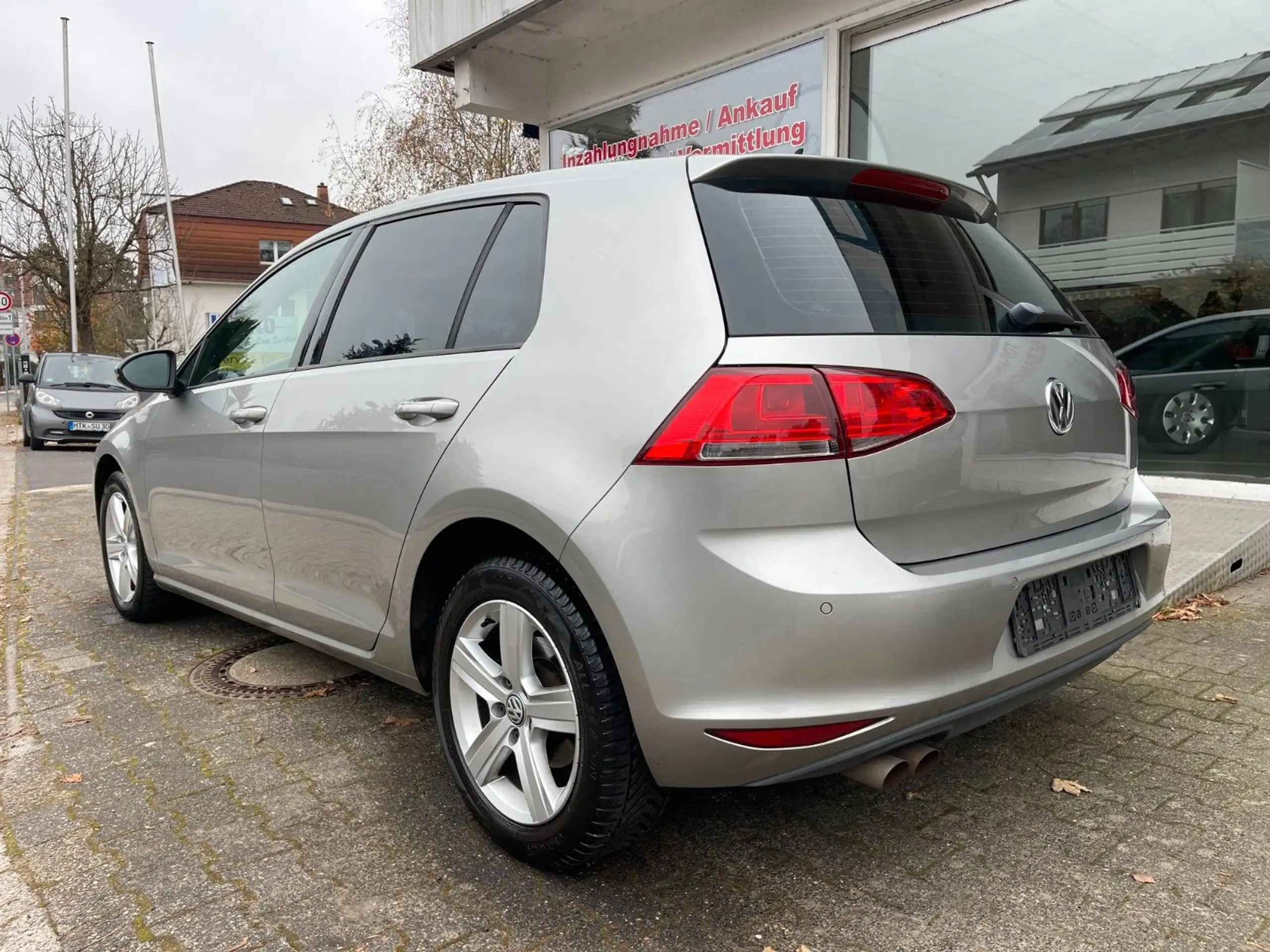 Volkswagen - Golf