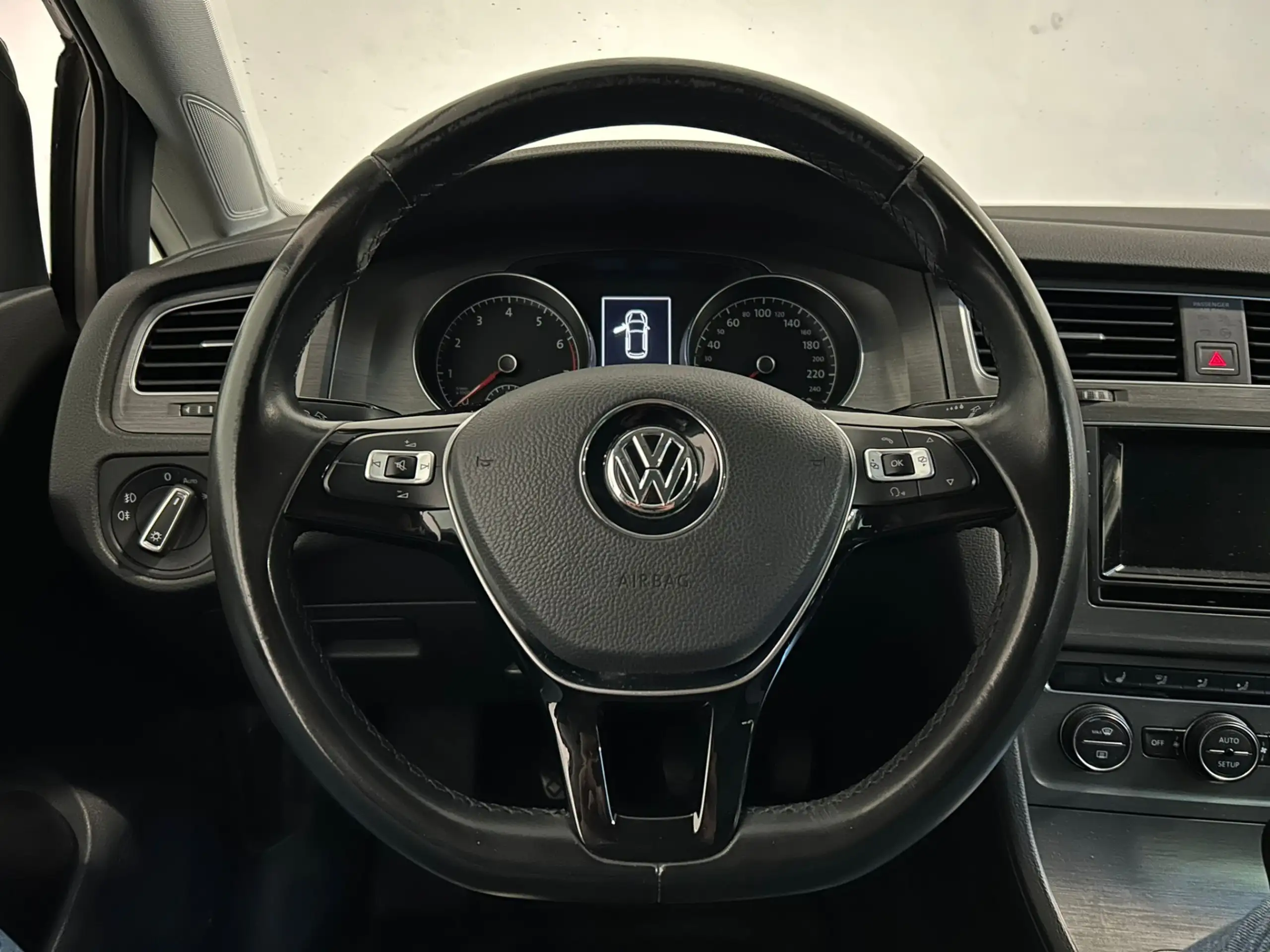 Volkswagen - Golf