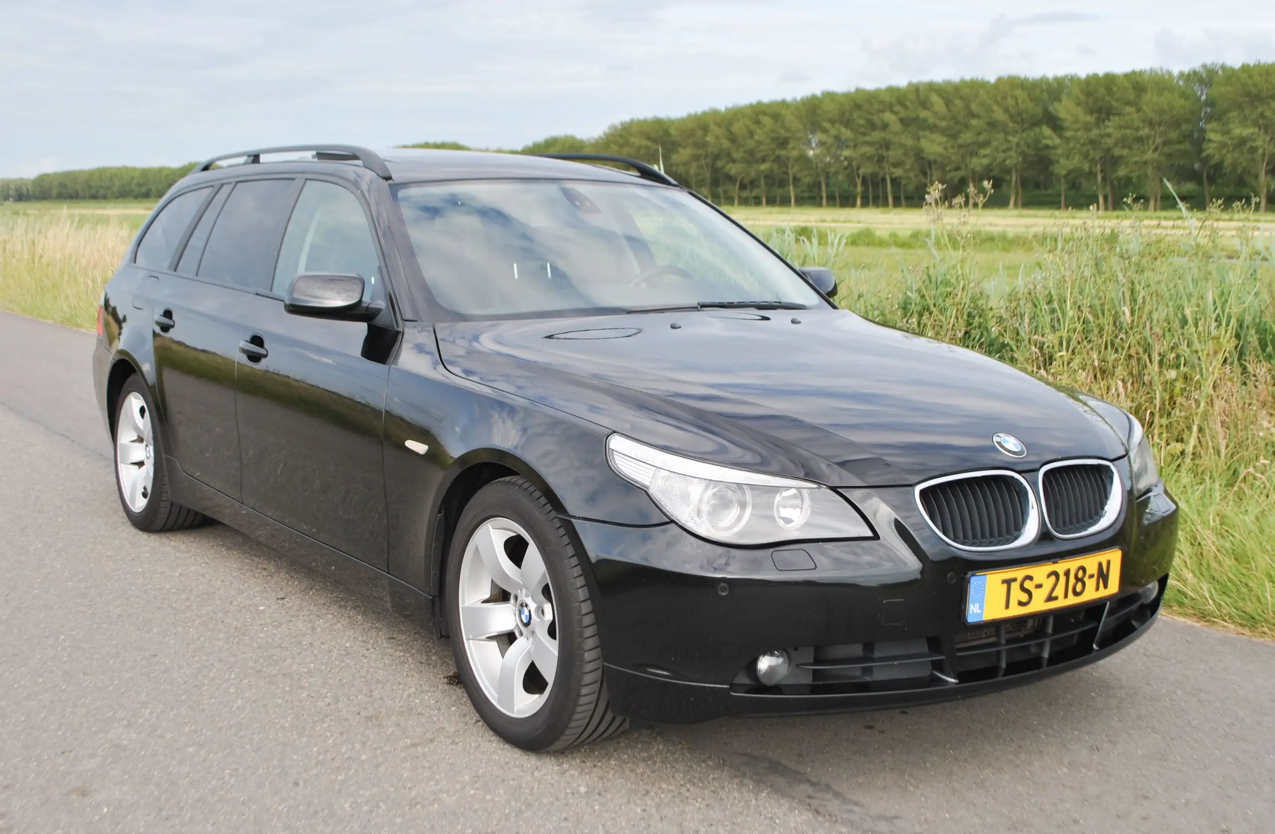 BMW - 525