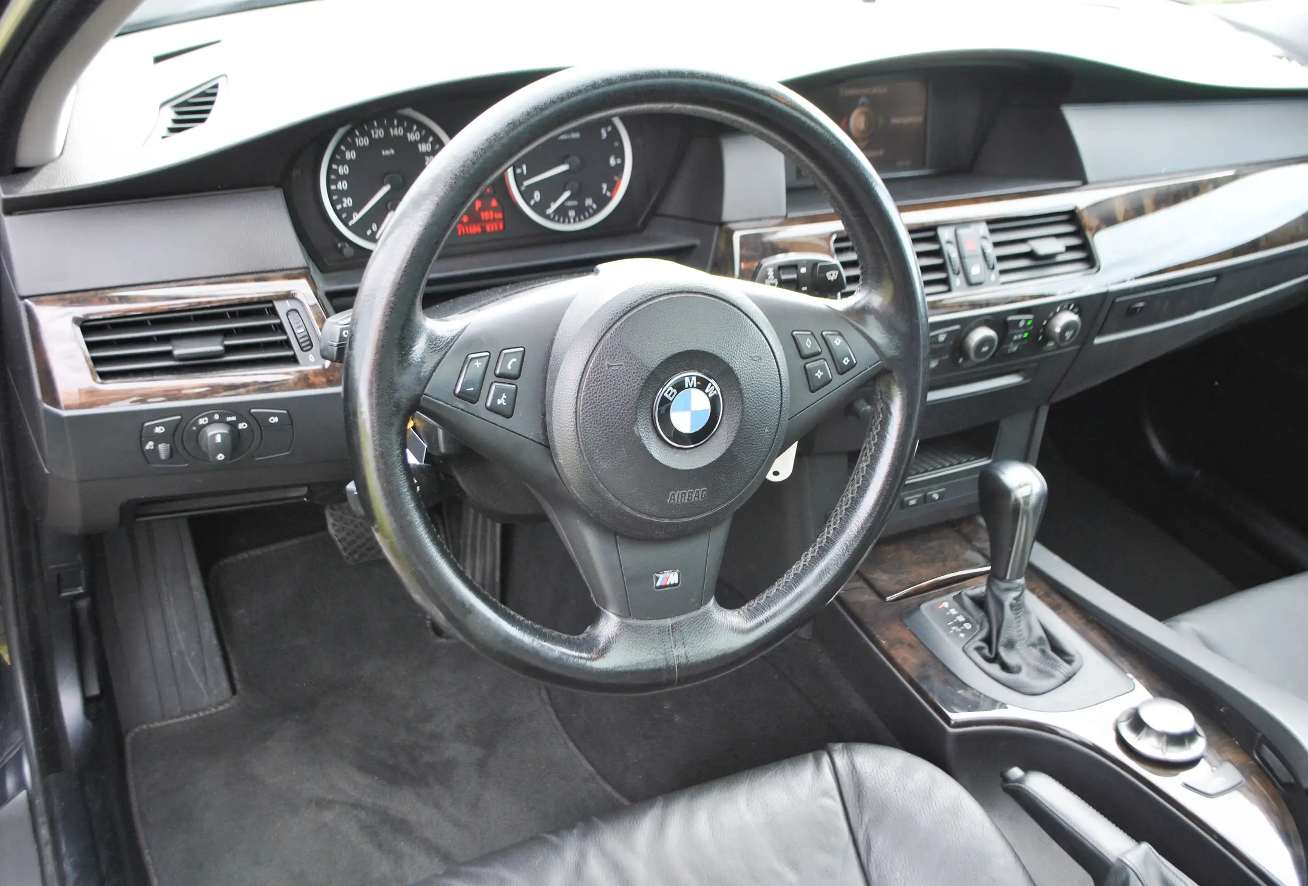 BMW - 525