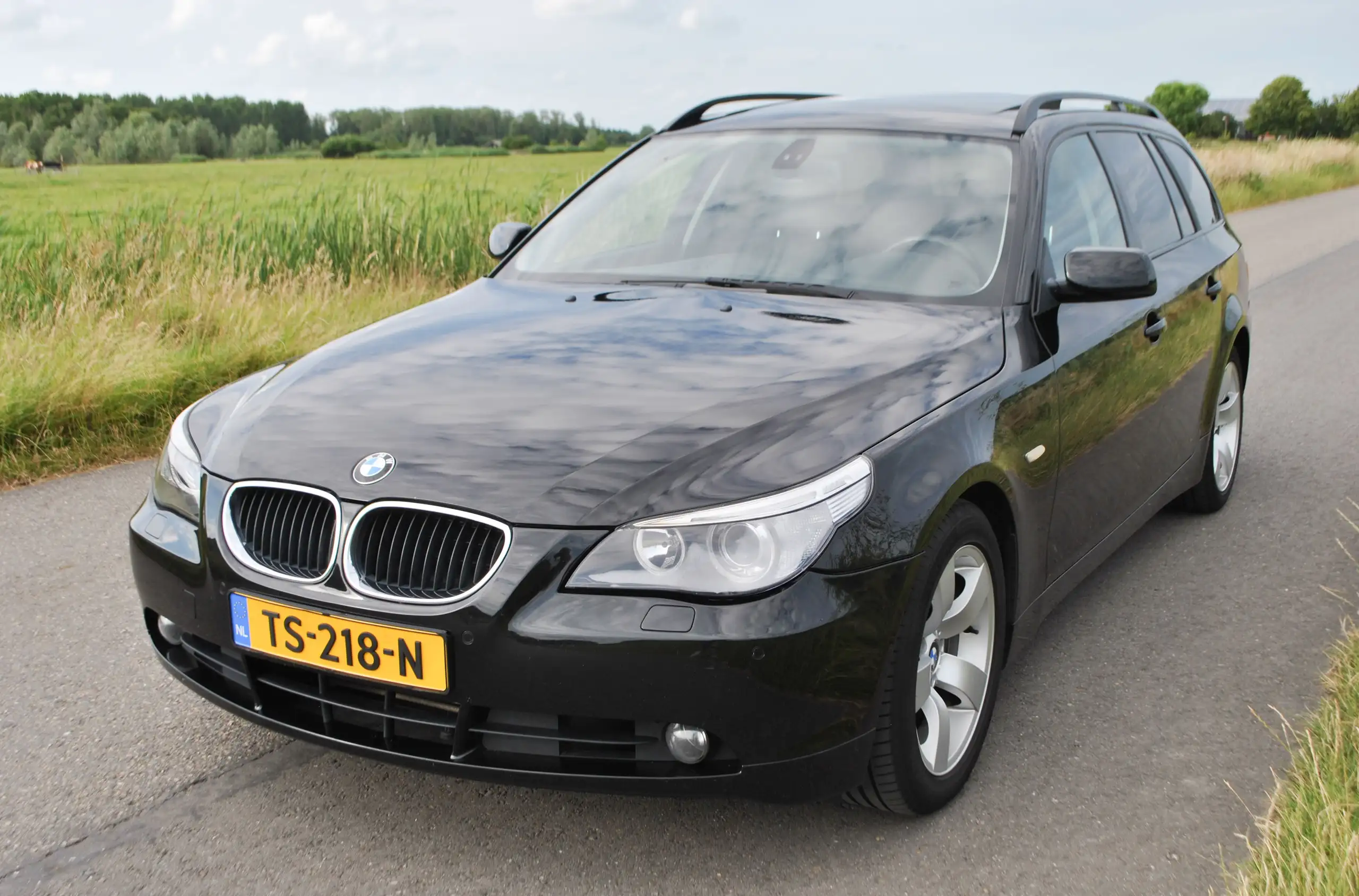 BMW - 525