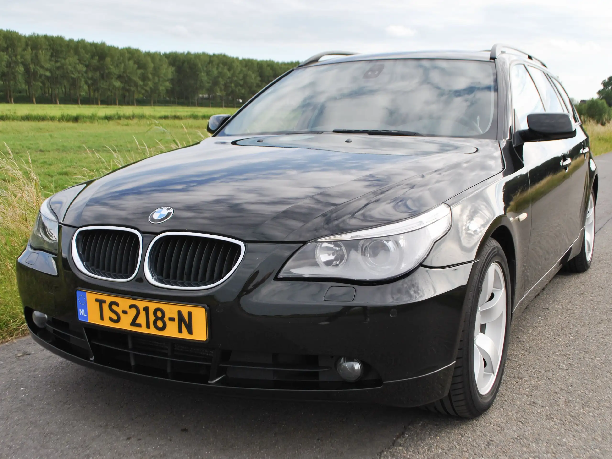 BMW - 525