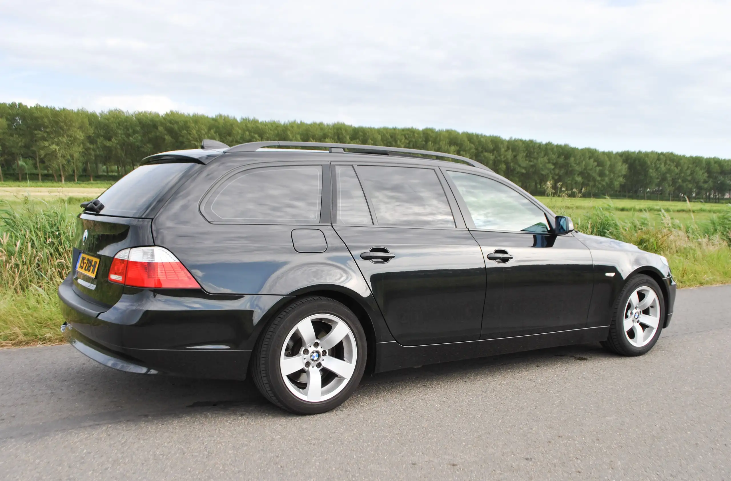 BMW - 525