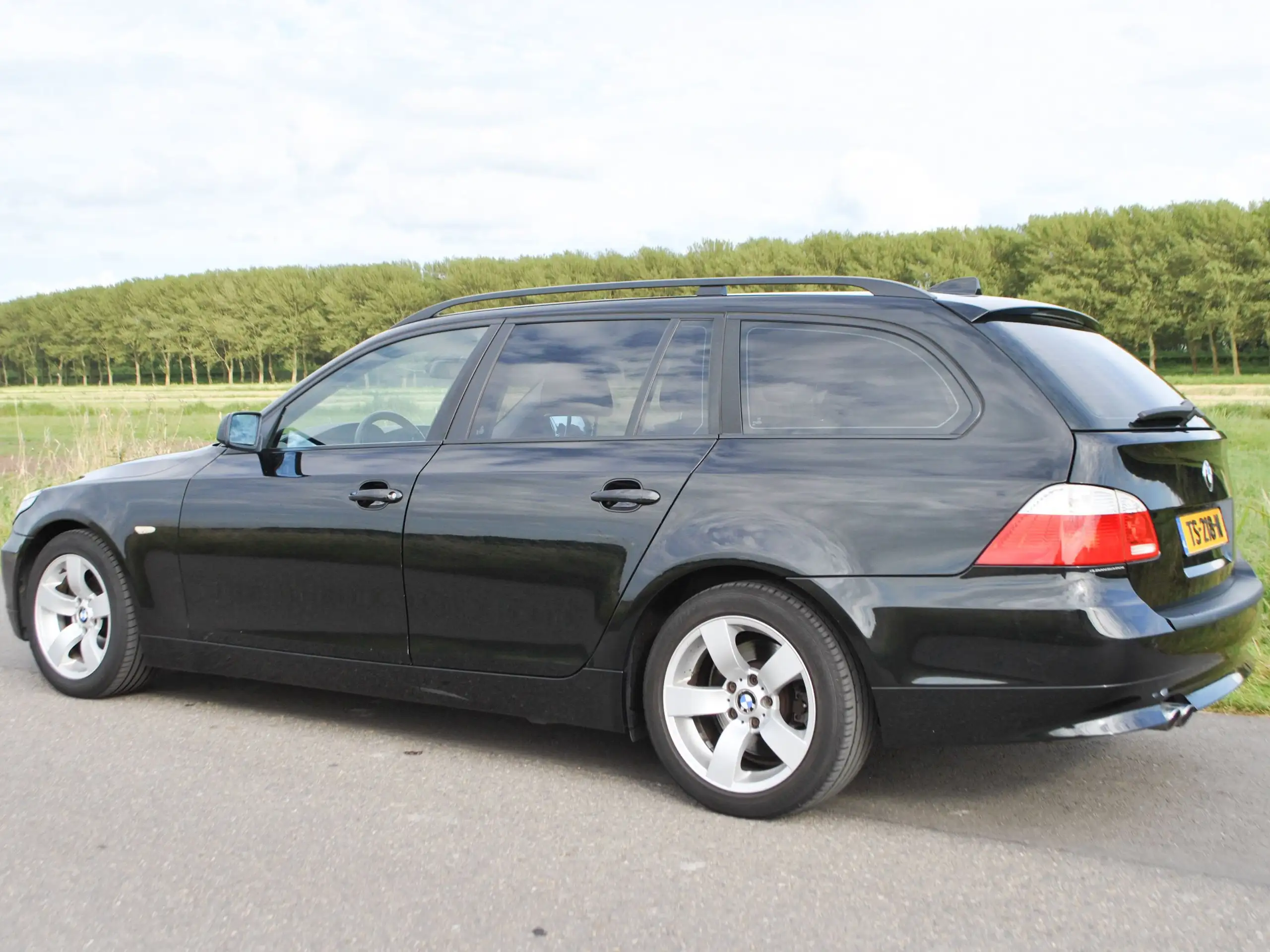 BMW - 525