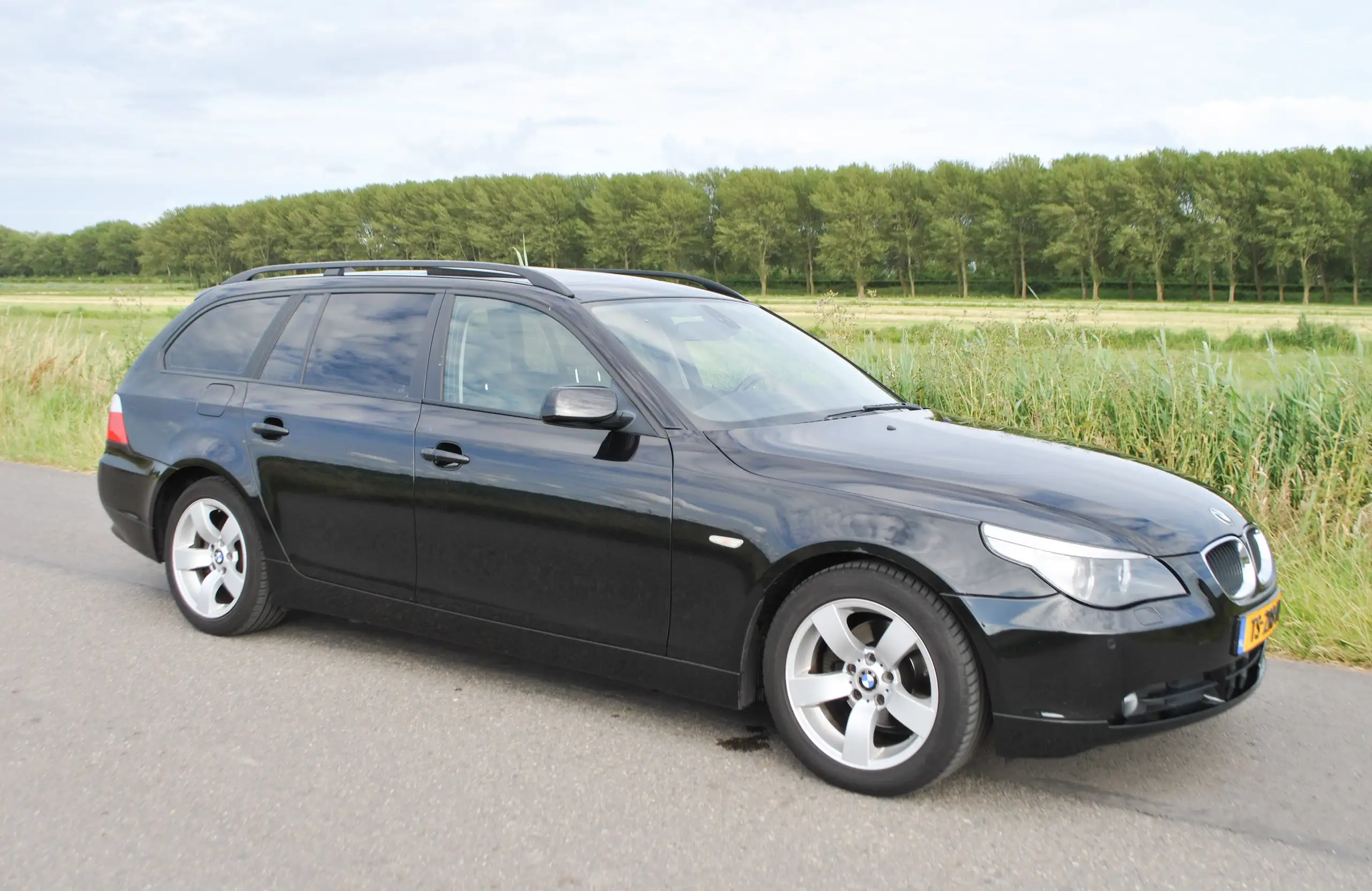 BMW - 525