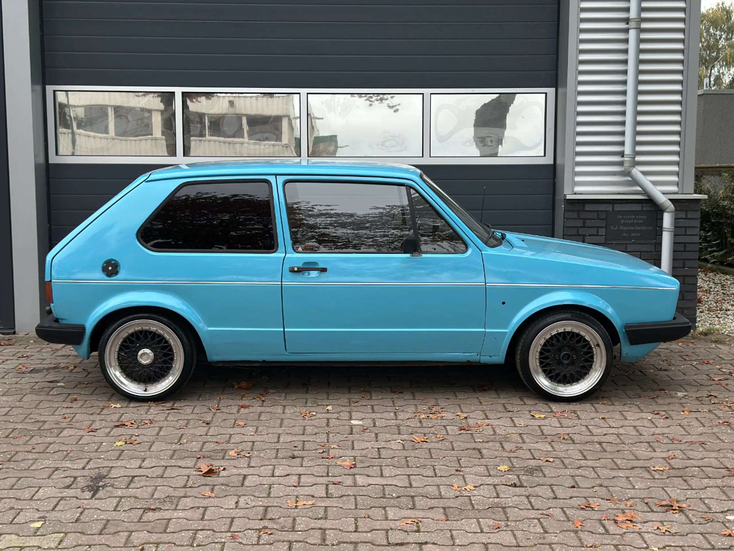 Volkswagen - Golf