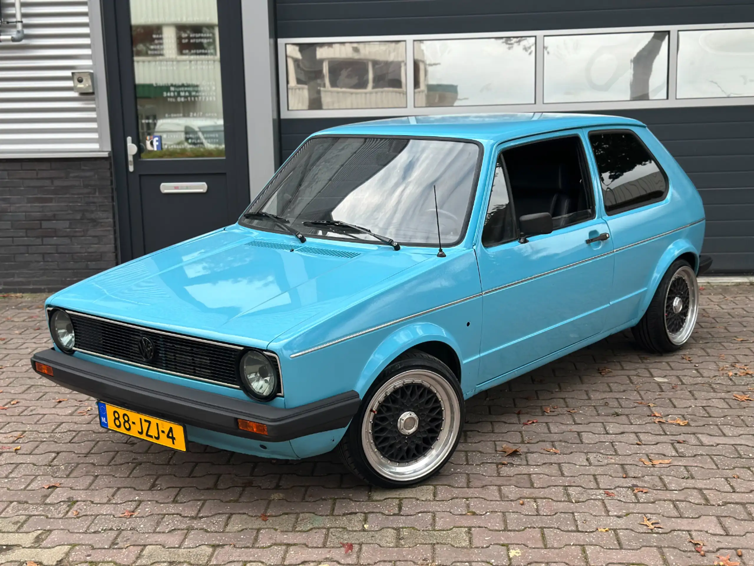 Volkswagen - Golf