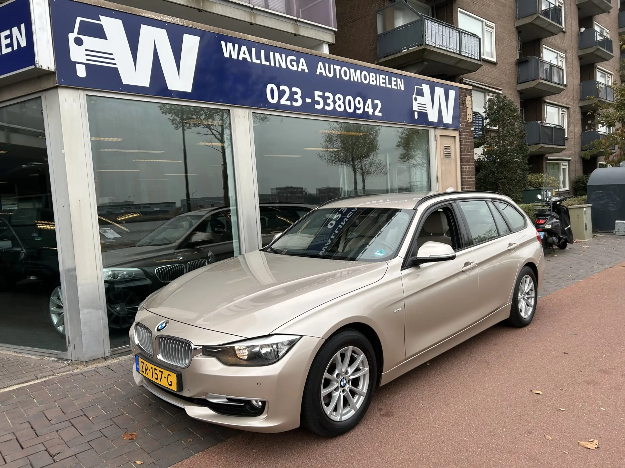 BMW - 320