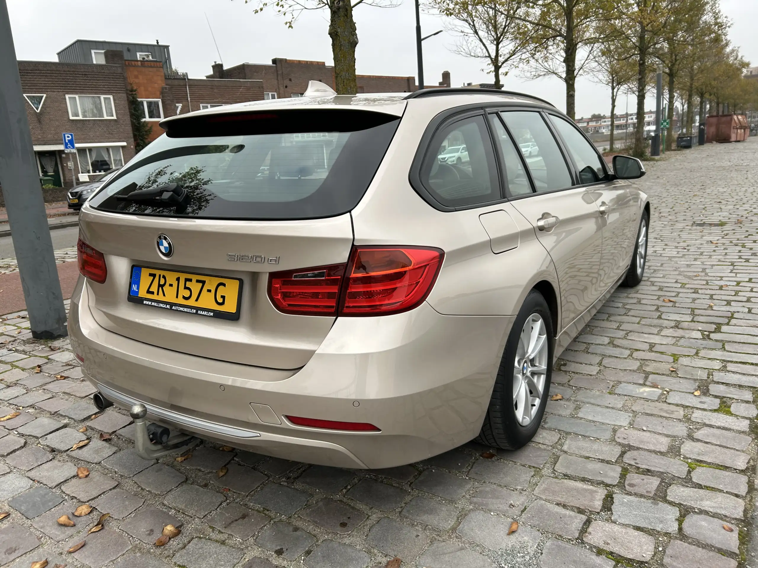 BMW - 320