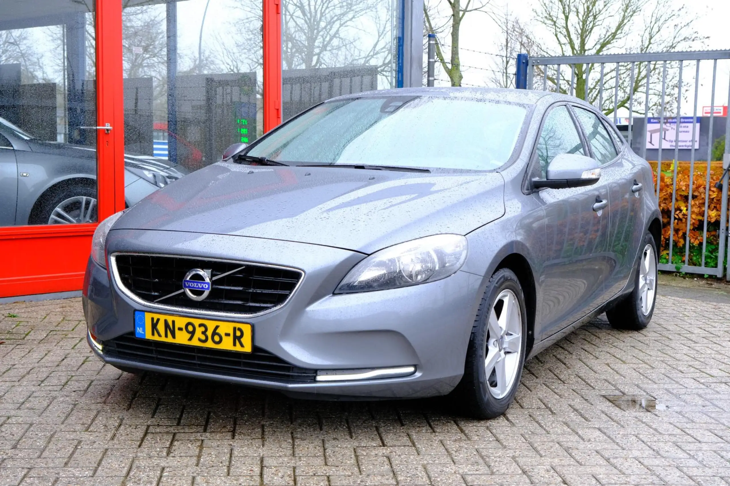 Volvo - V40