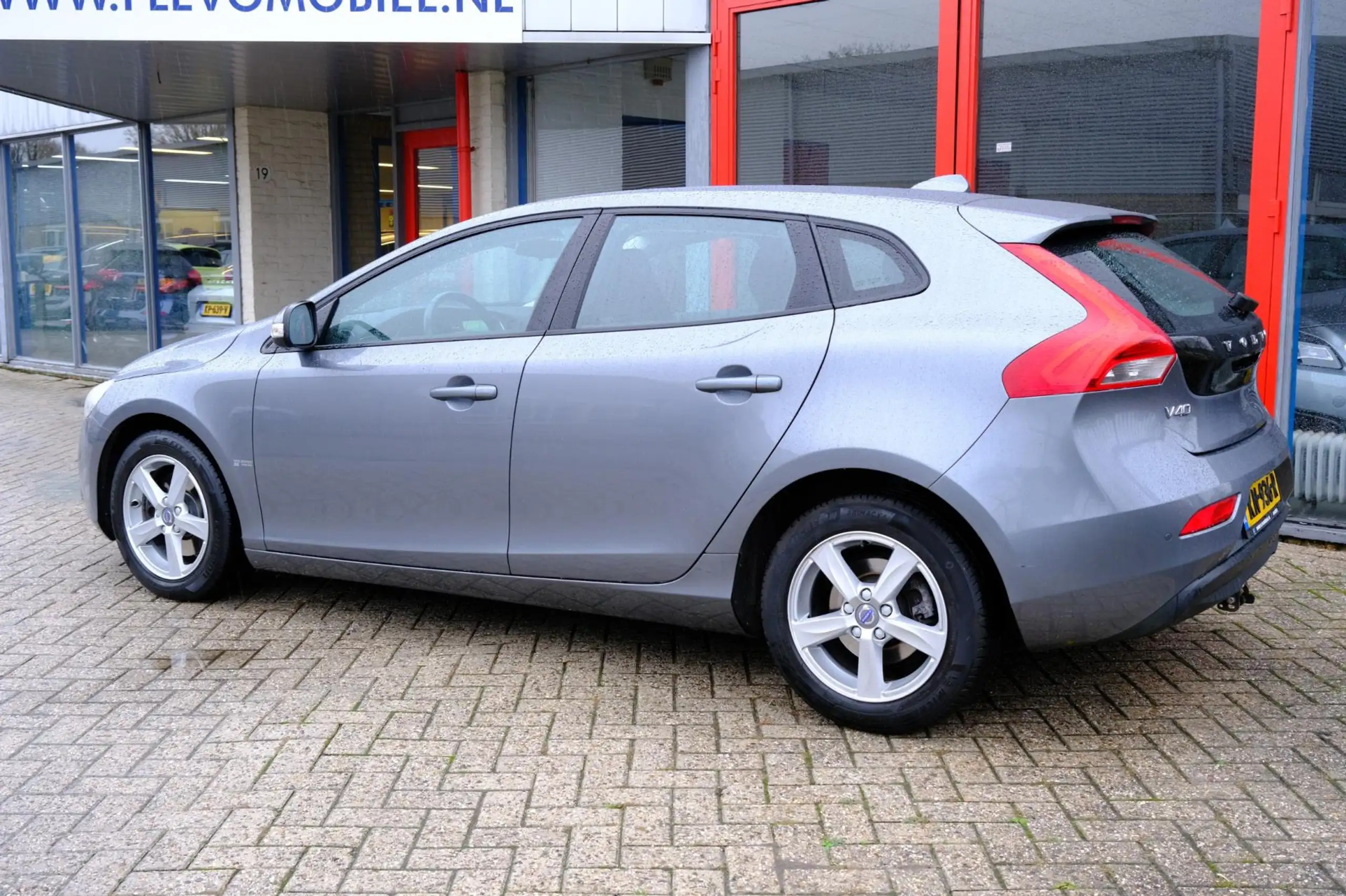 Volvo - V40