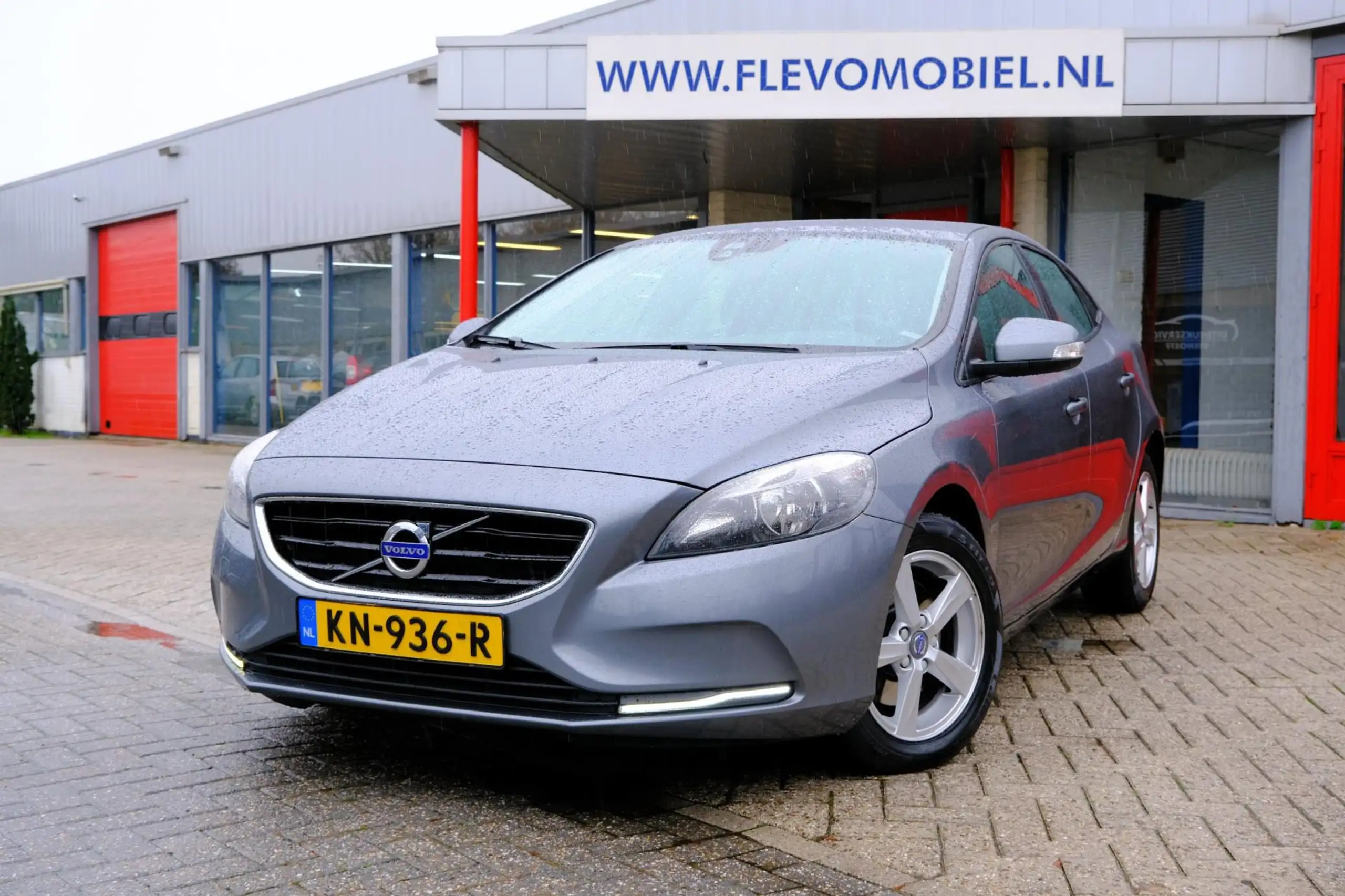 Volvo - V40