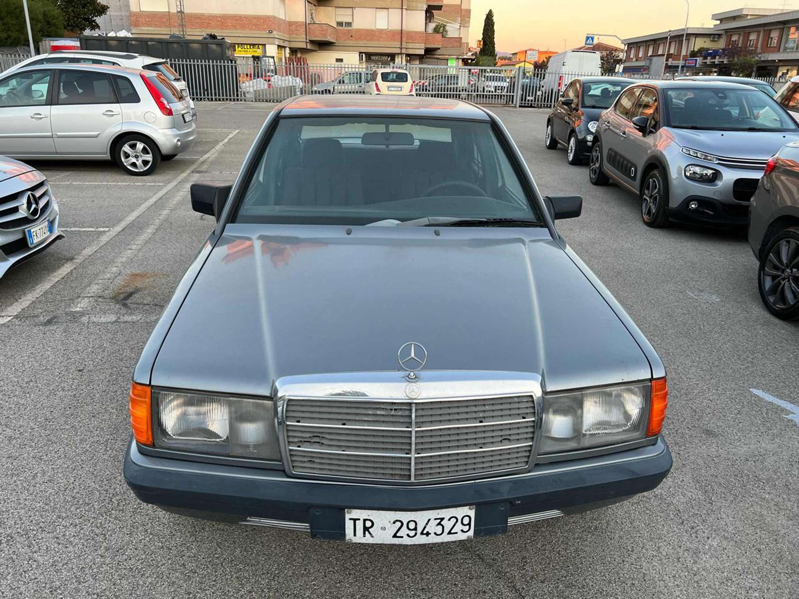 Mercedes-Benz - 190