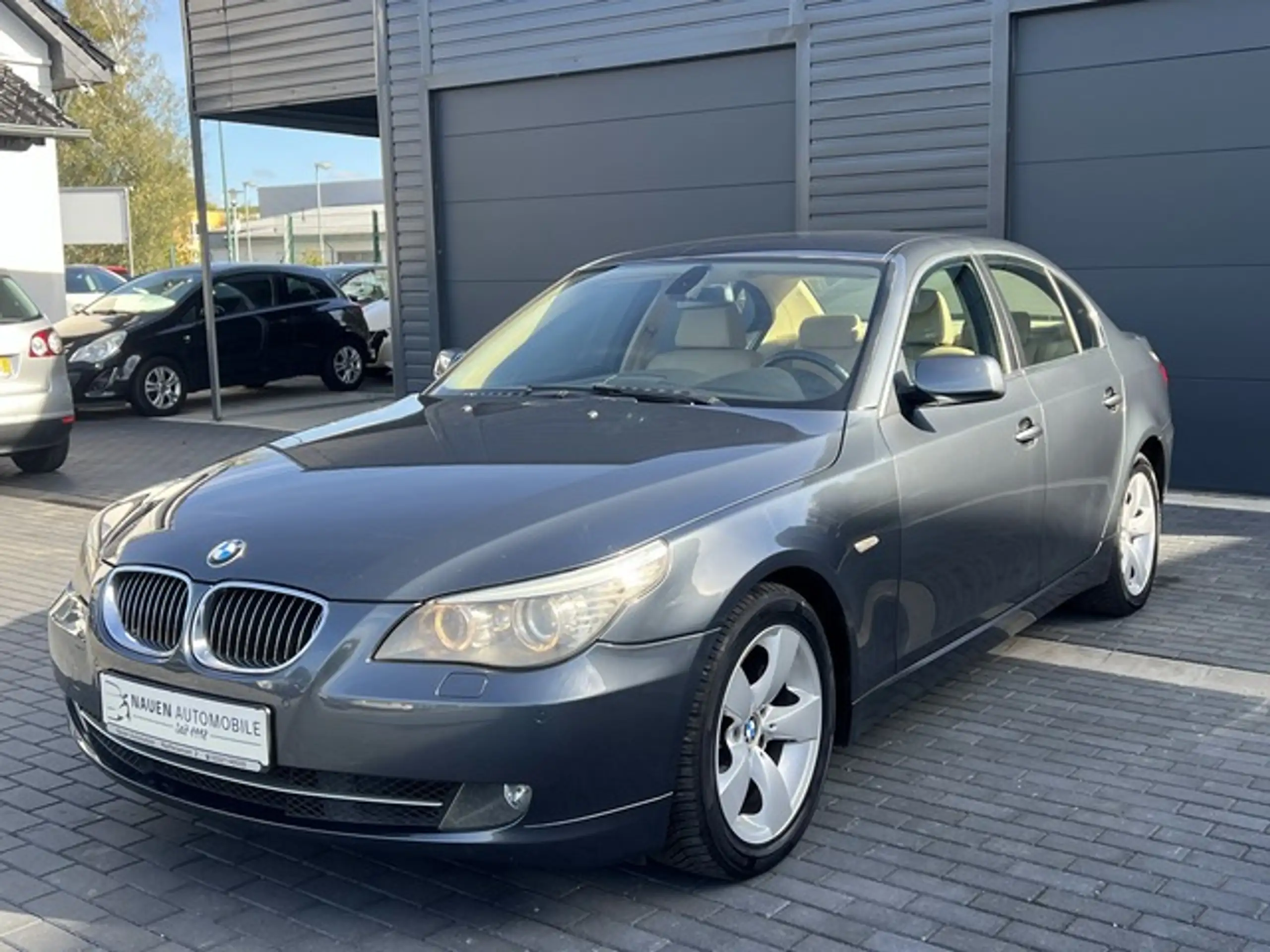 BMW - 525