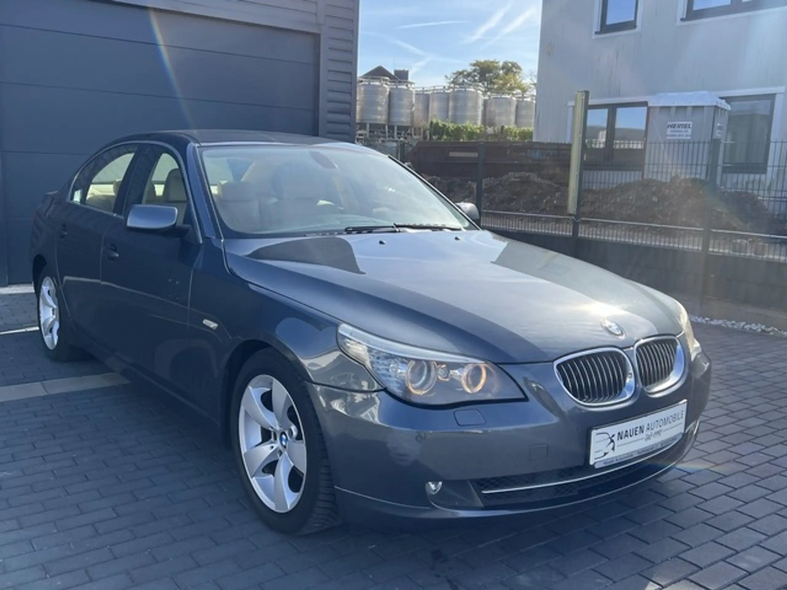 BMW - 525