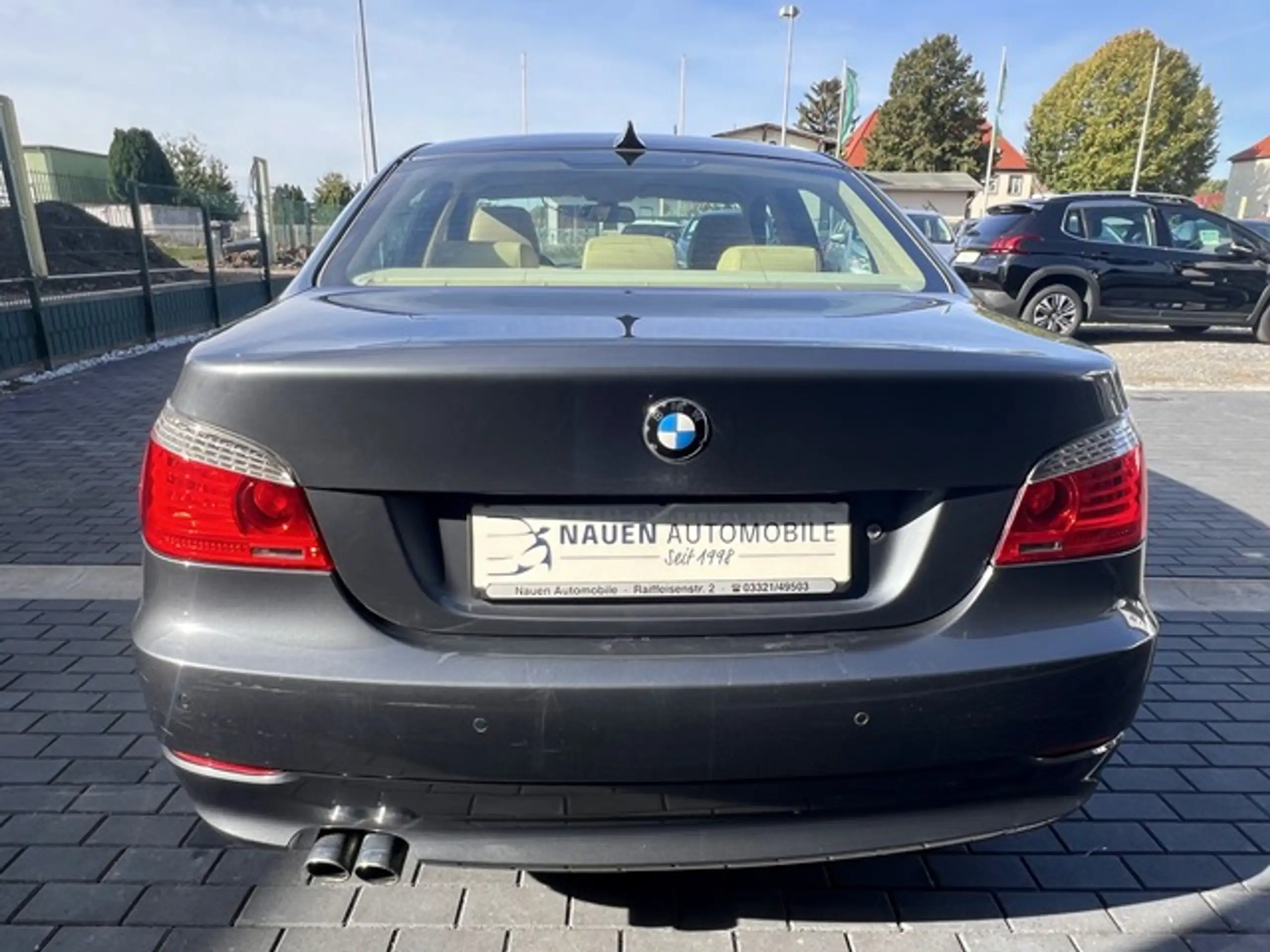 BMW - 525