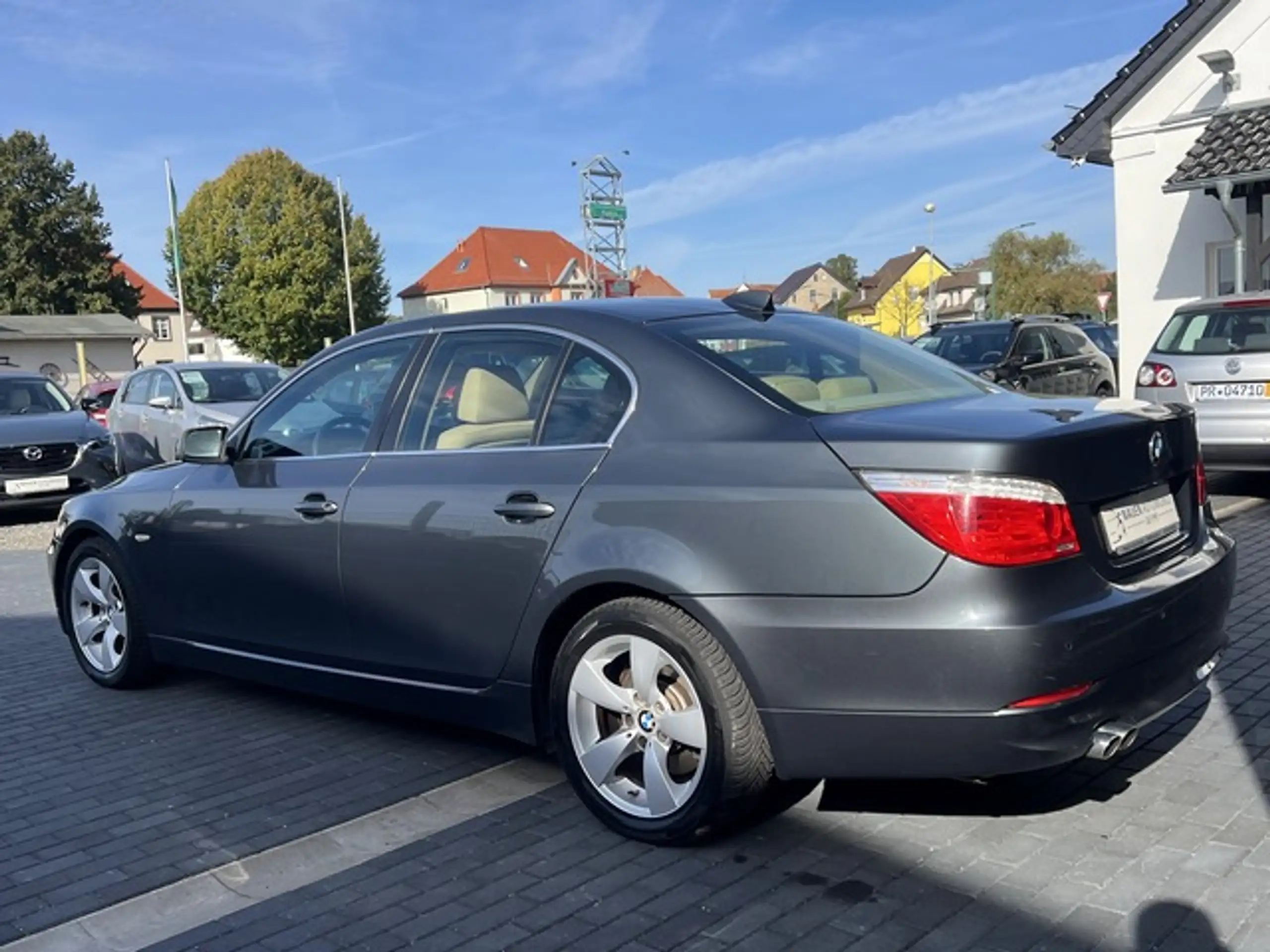 BMW - 525