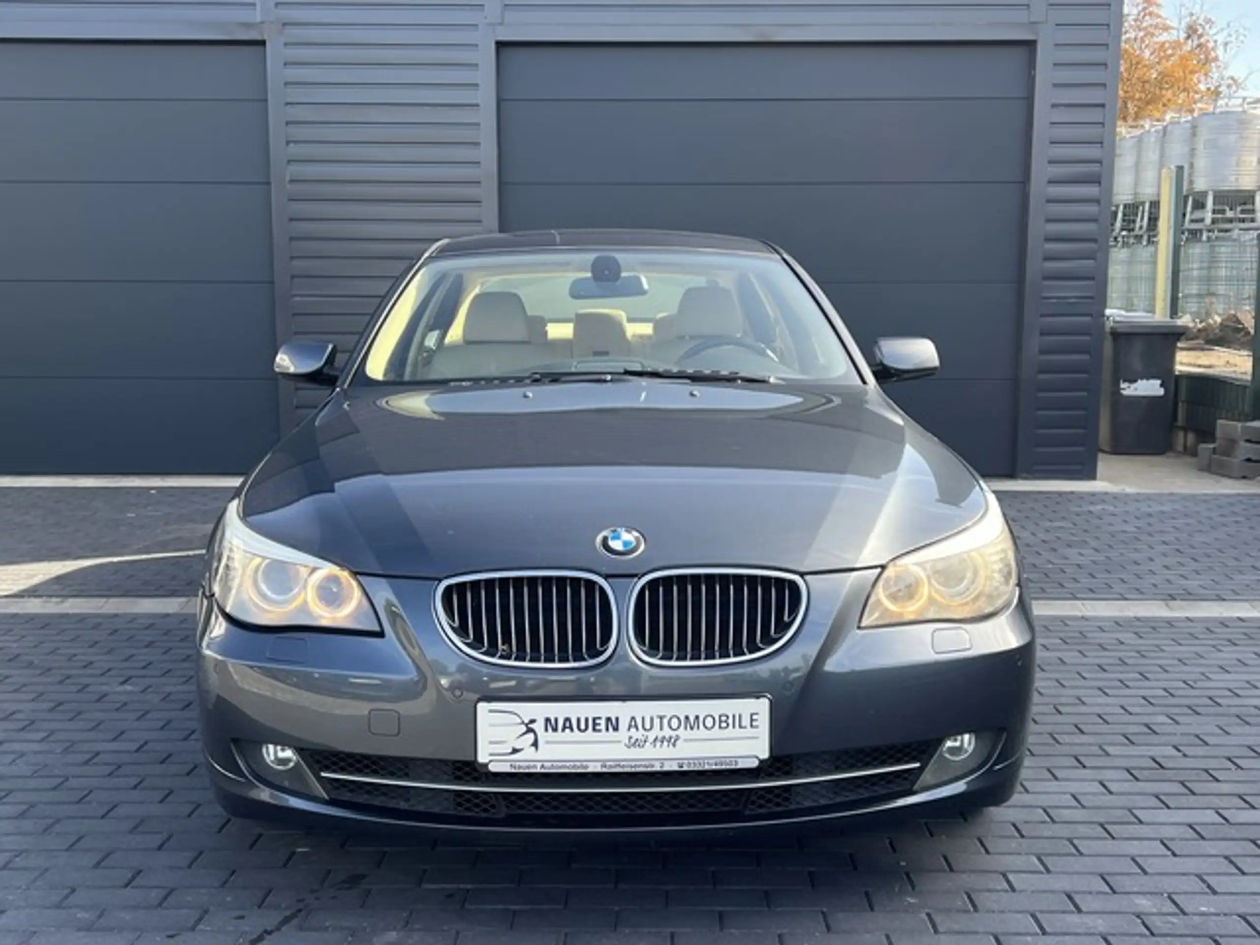 BMW - 525