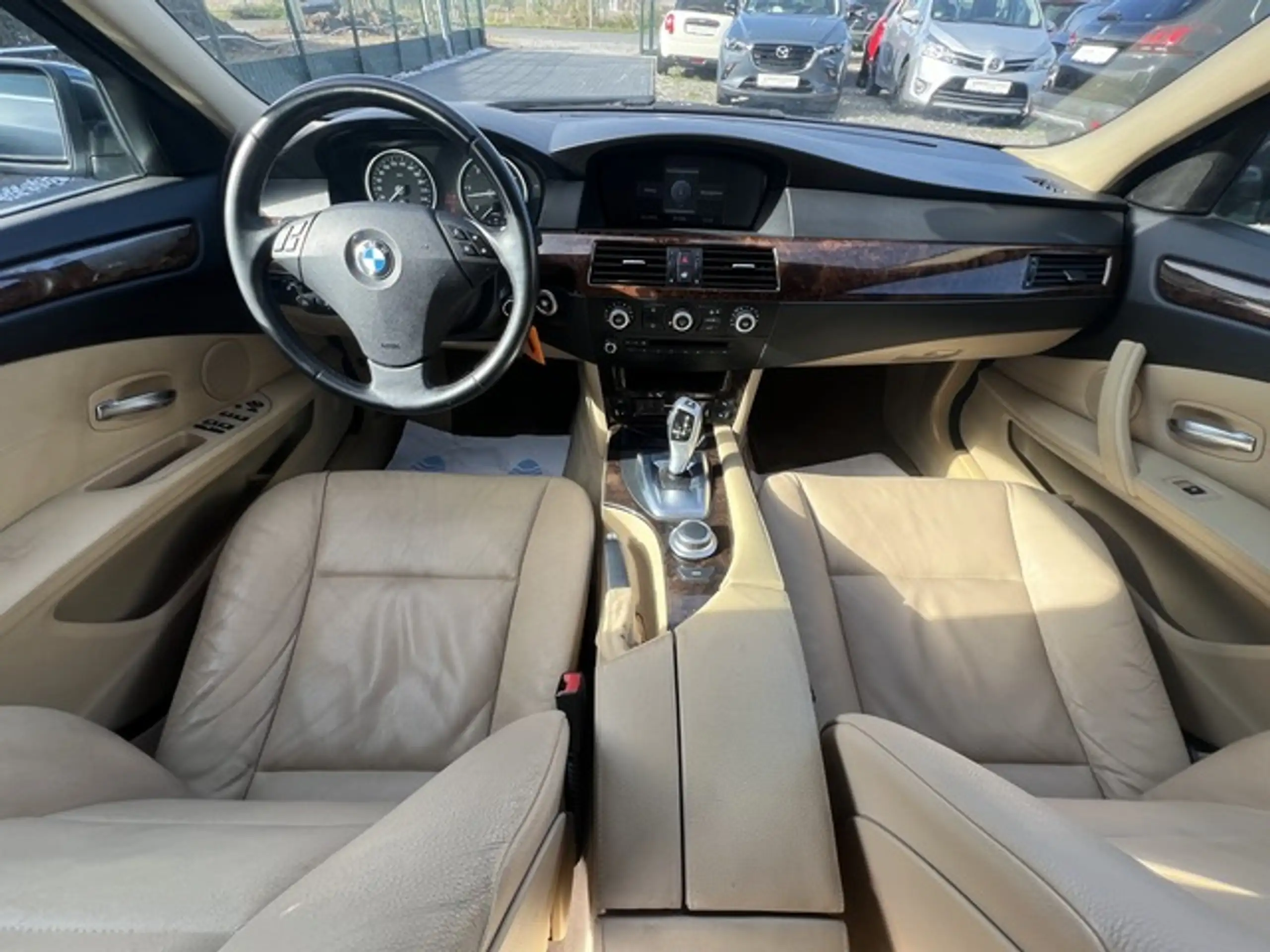 BMW - 525