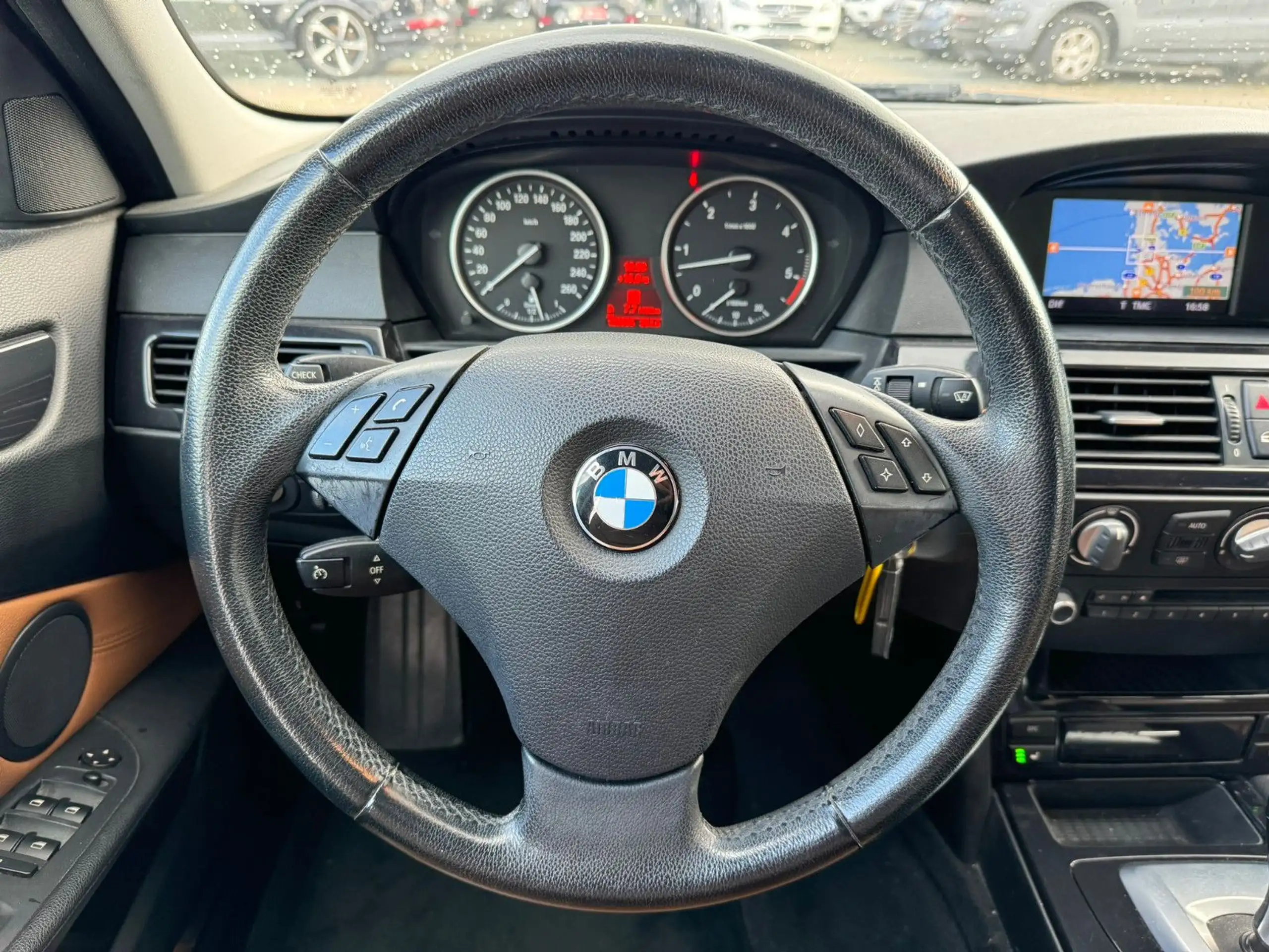 BMW - 525