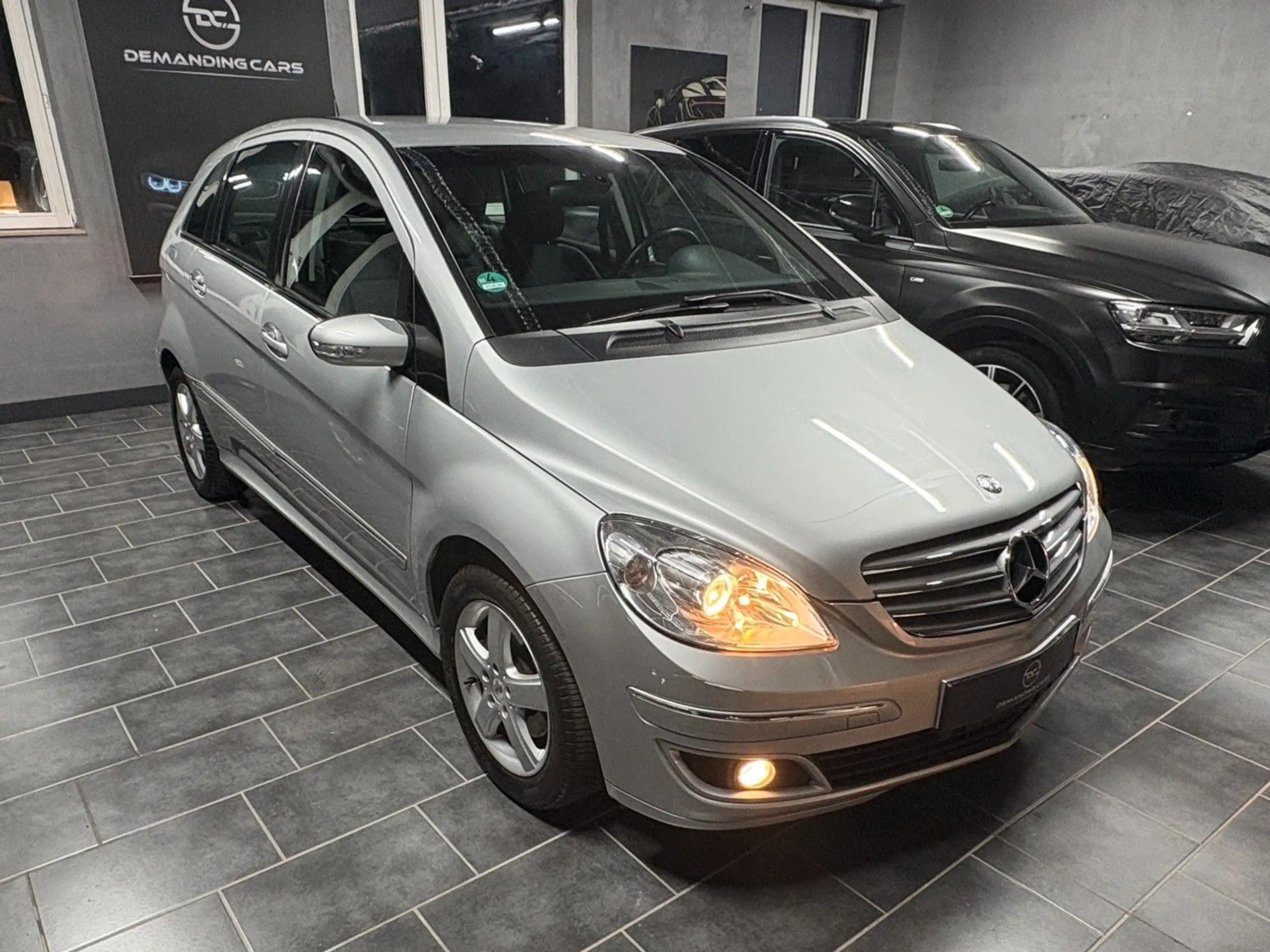 Mercedes-Benz - B 200