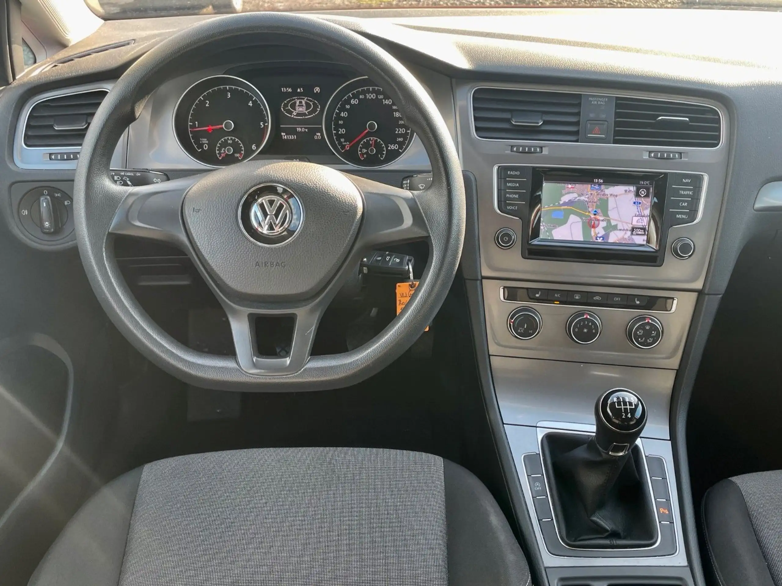 Volkswagen - Golf