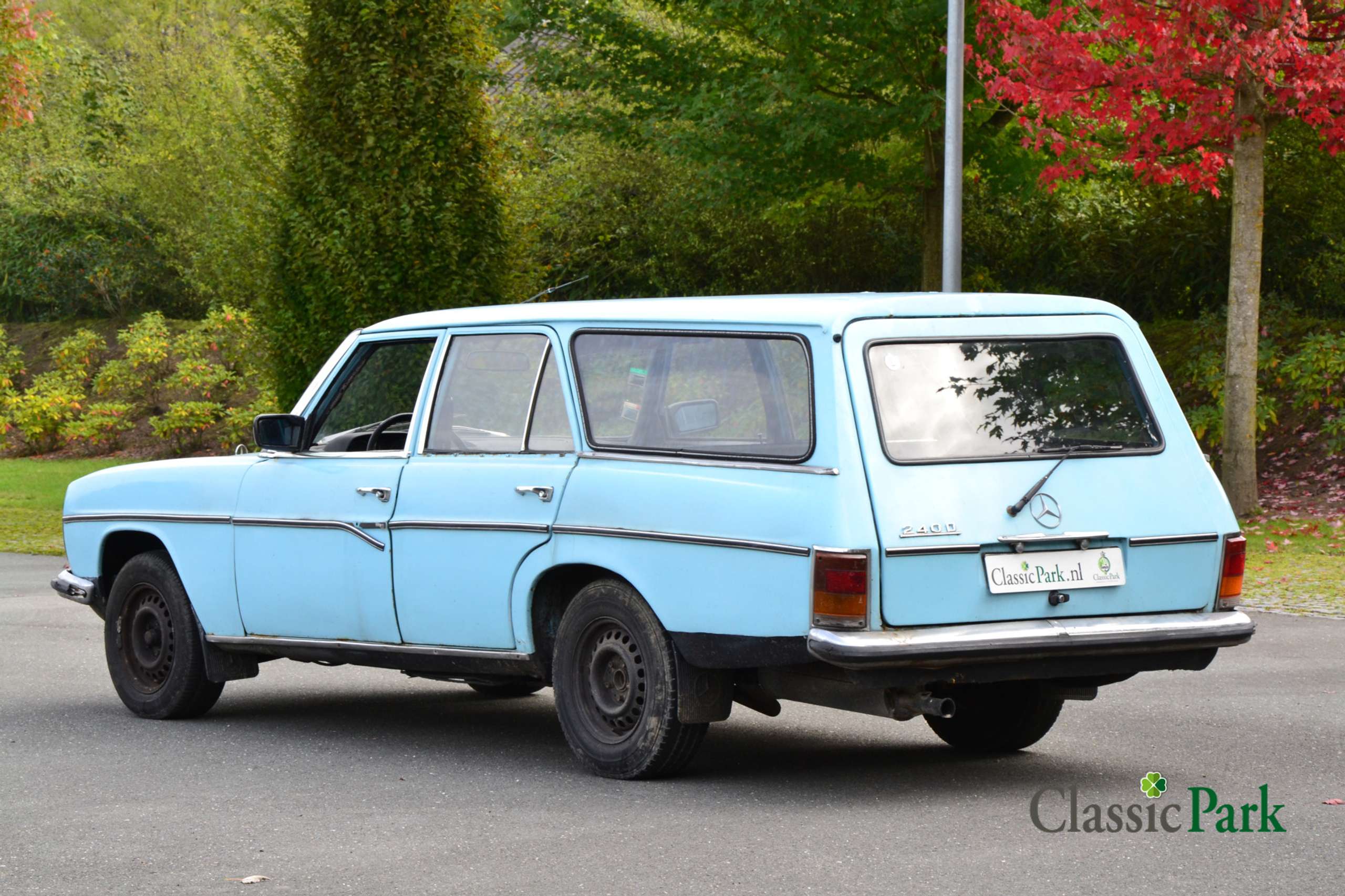 Mercedes-Benz - 220