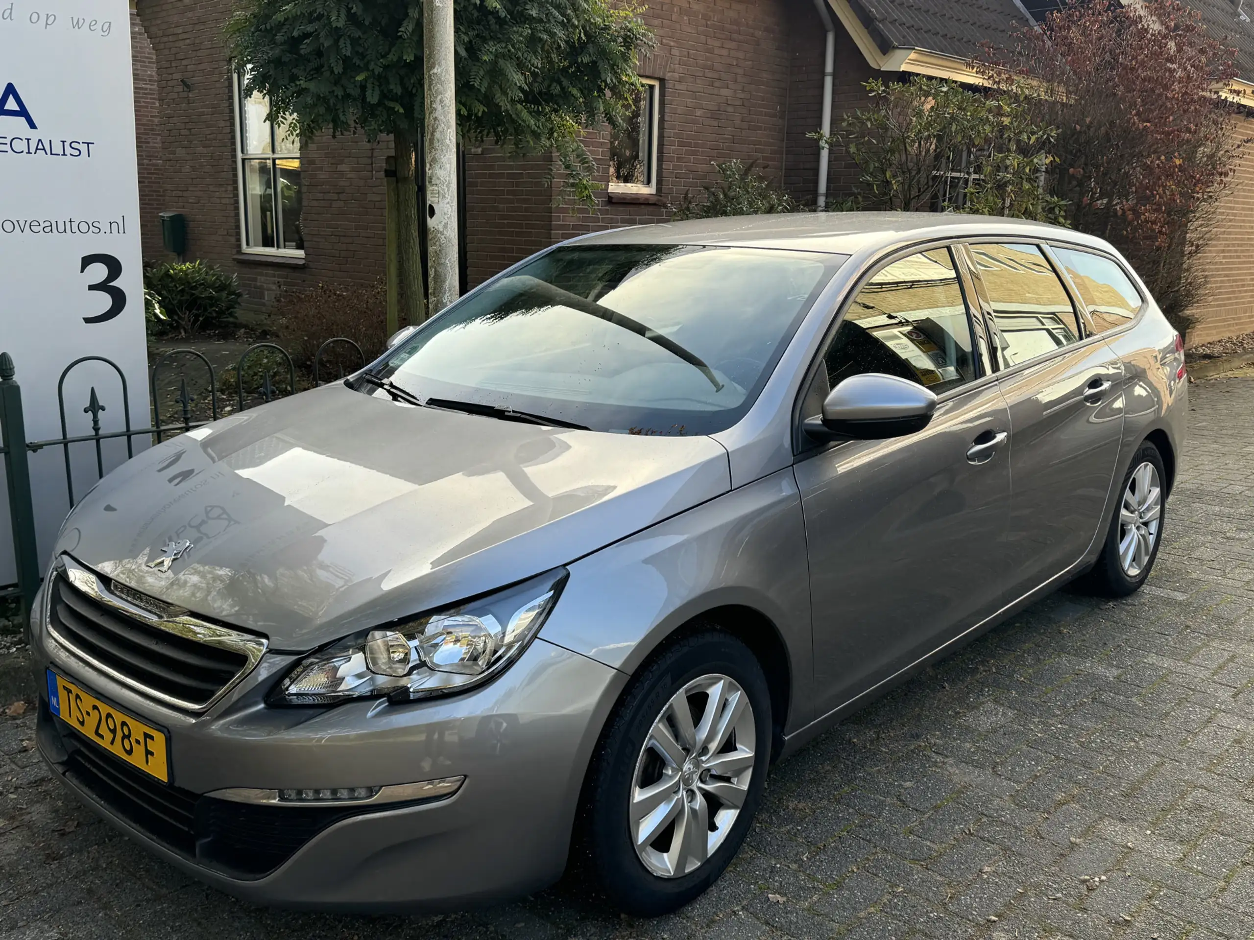 Peugeot - 308