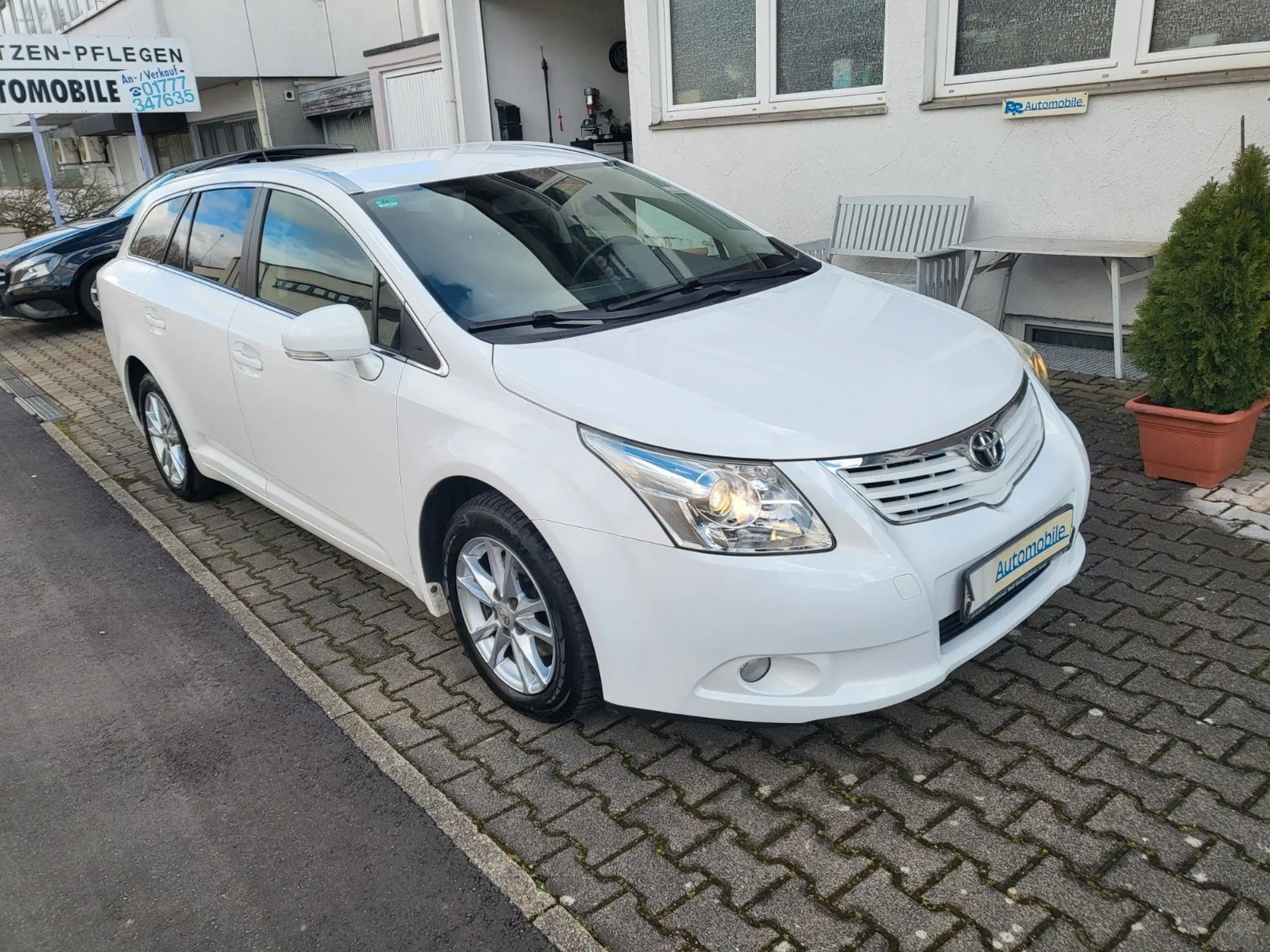 Toyota - Avensis