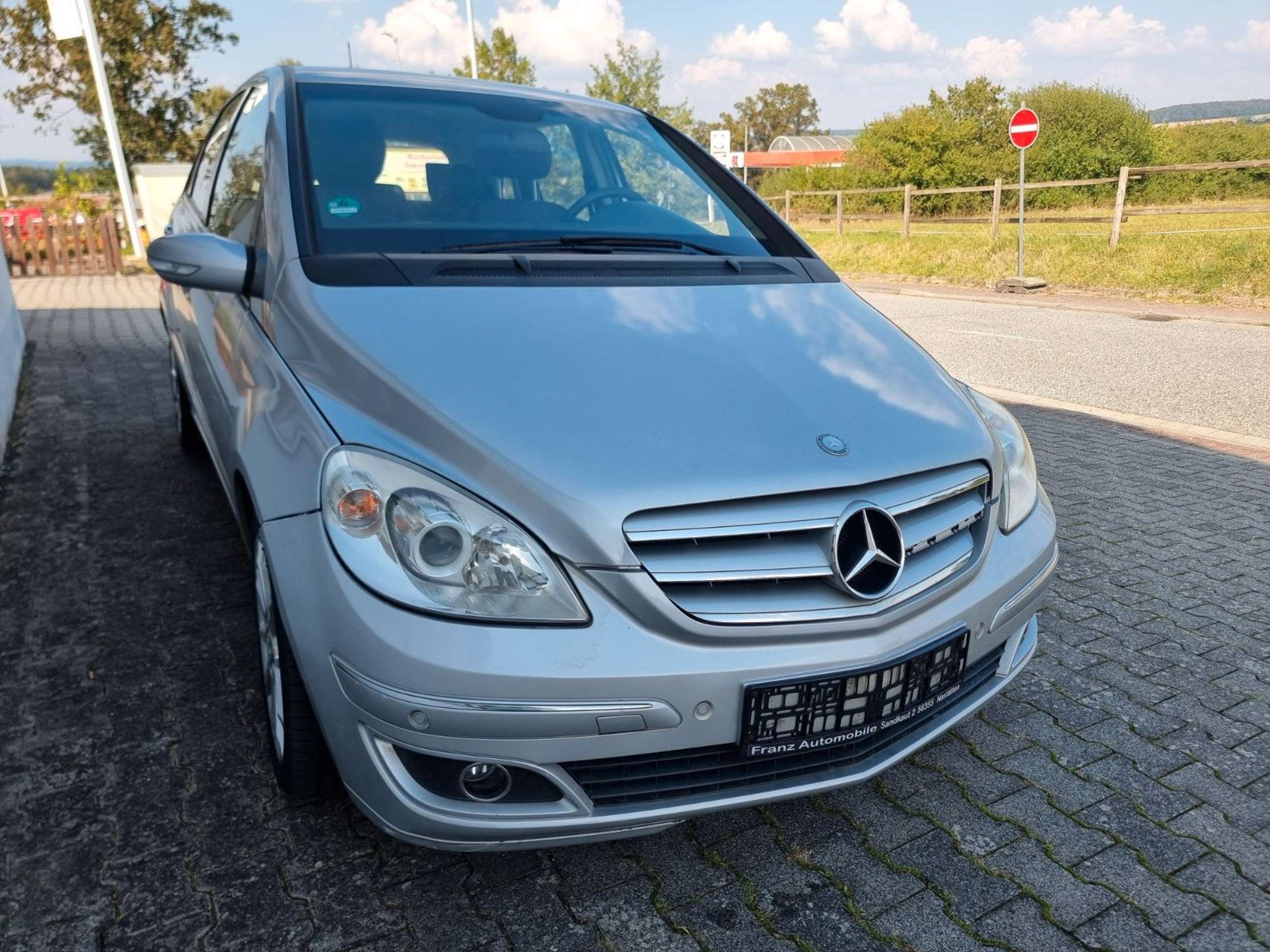 Mercedes-Benz - B 200