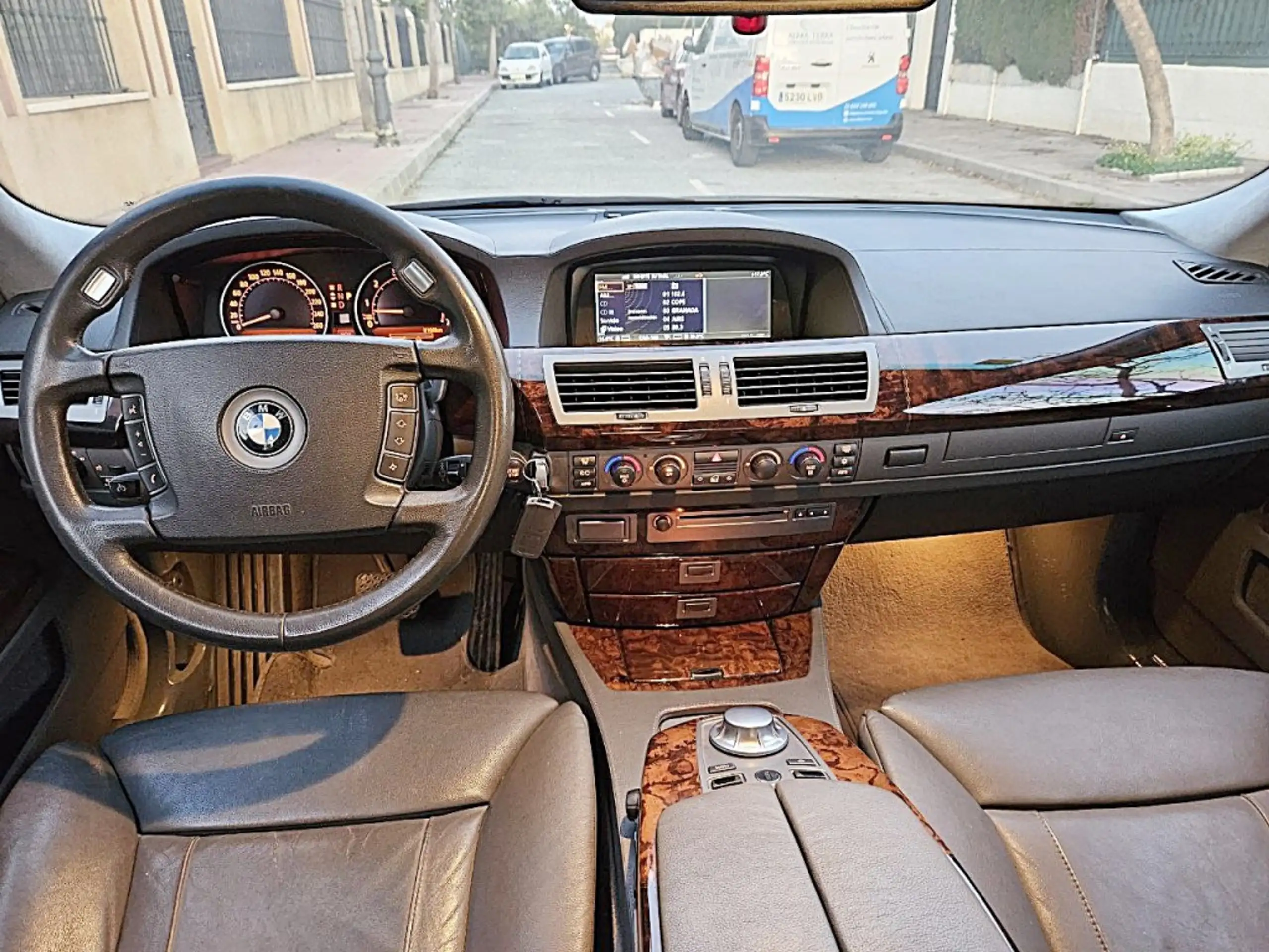 BMW - 760