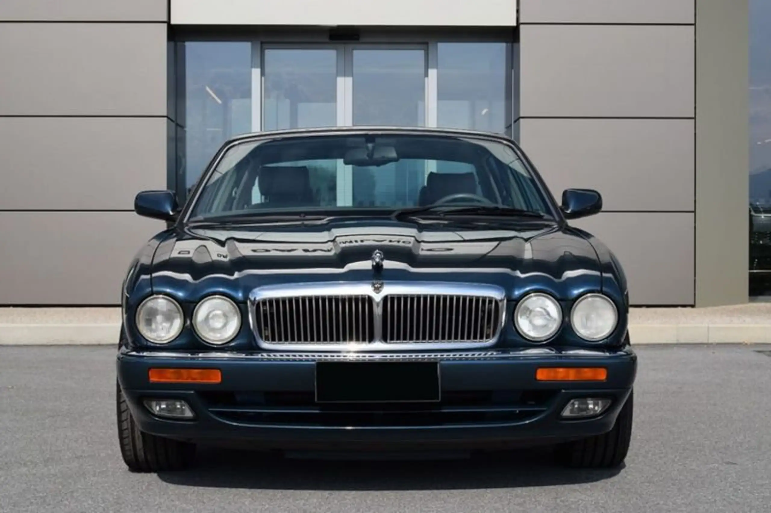 Jaguar - XJ6