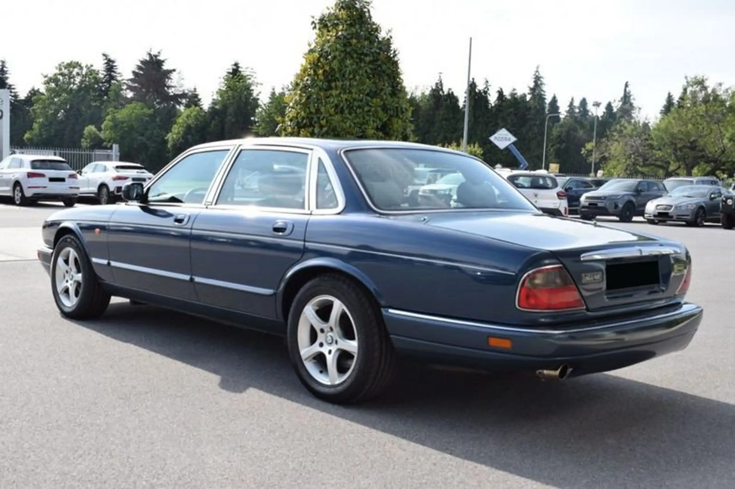 Jaguar - XJ6