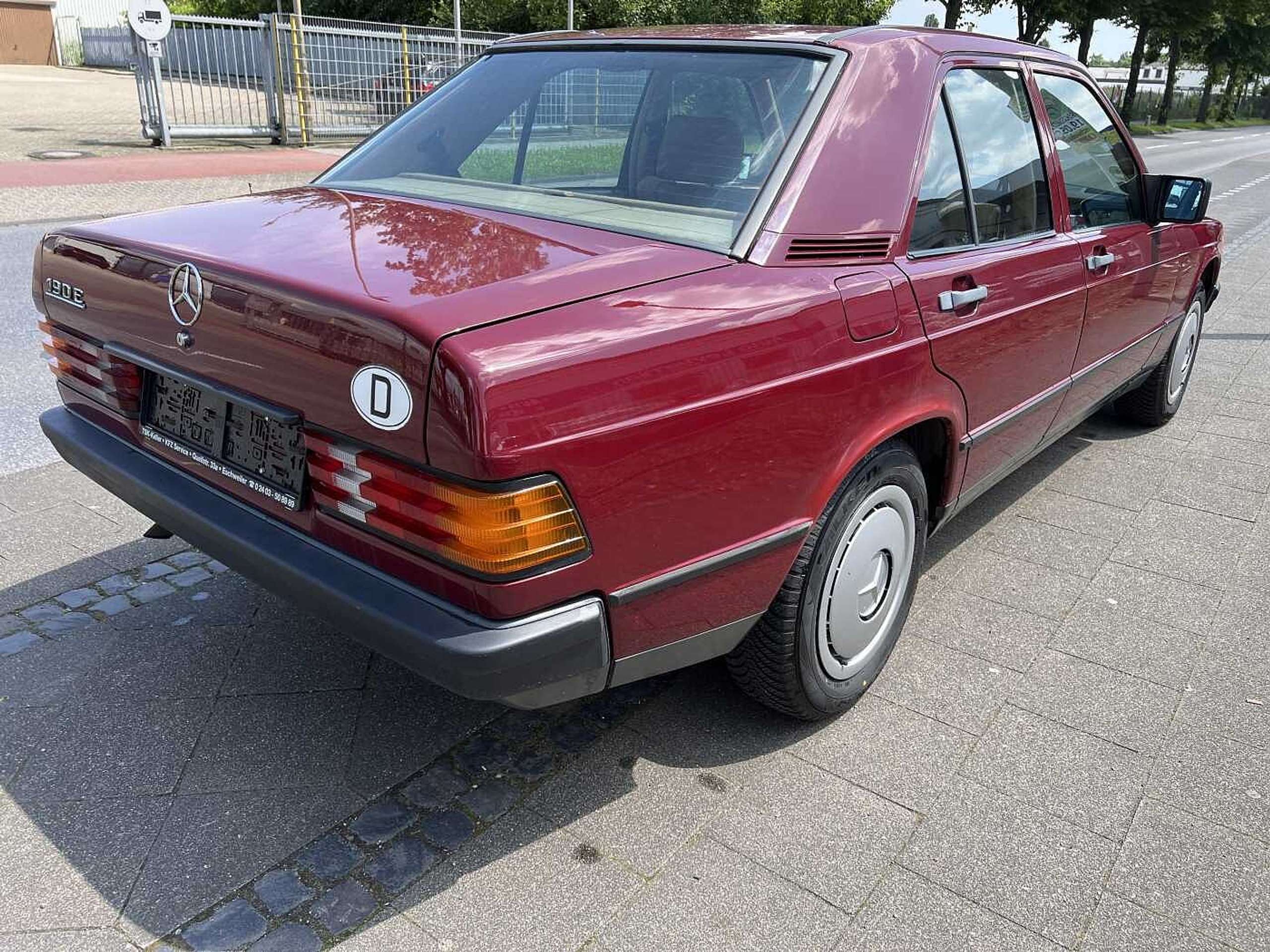 Mercedes-Benz - 190