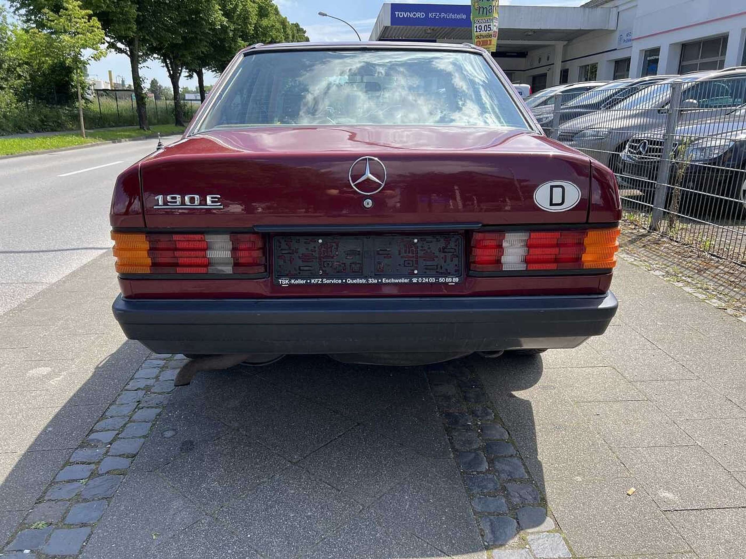 Mercedes-Benz - 190