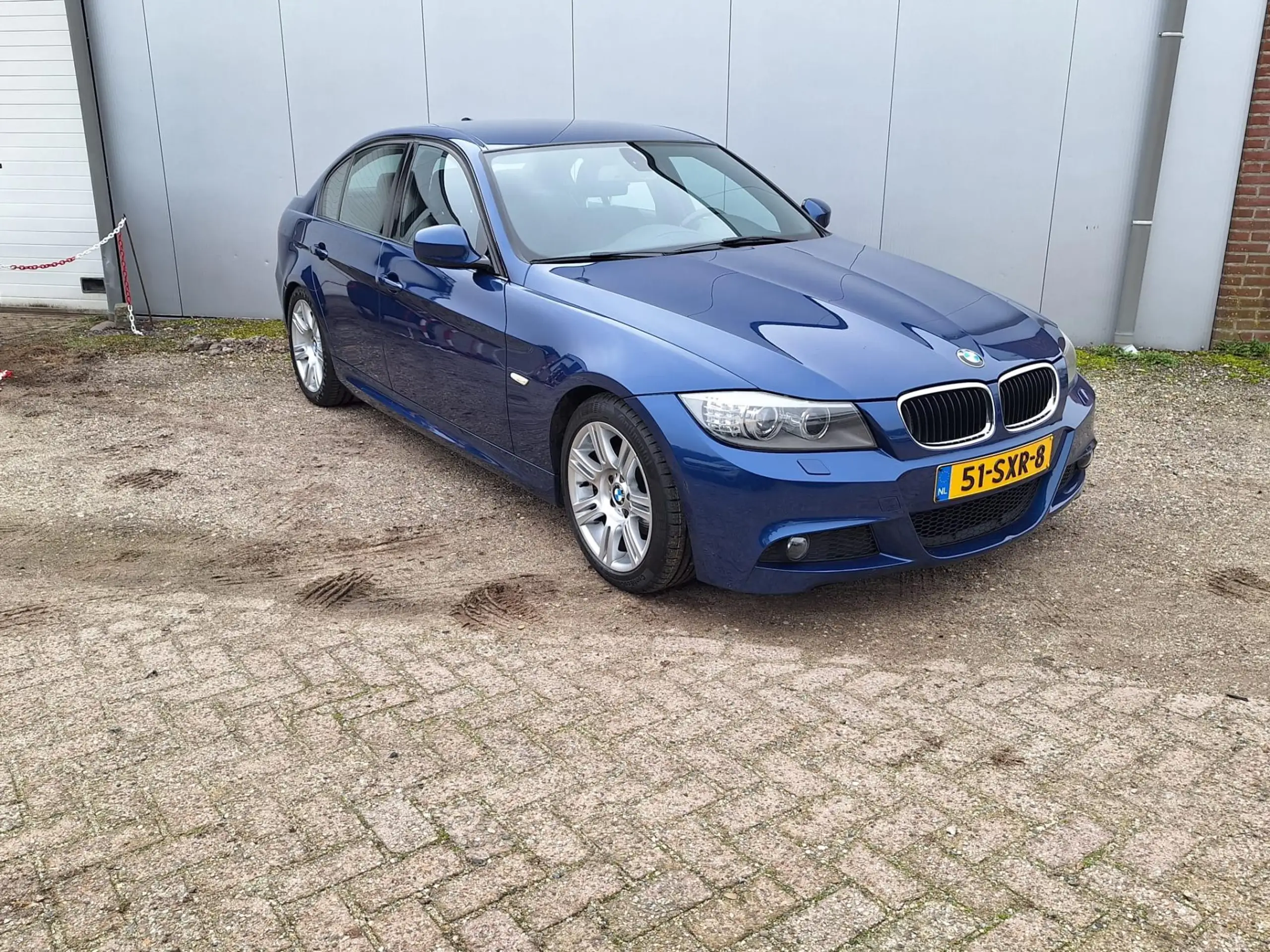 BMW - 318