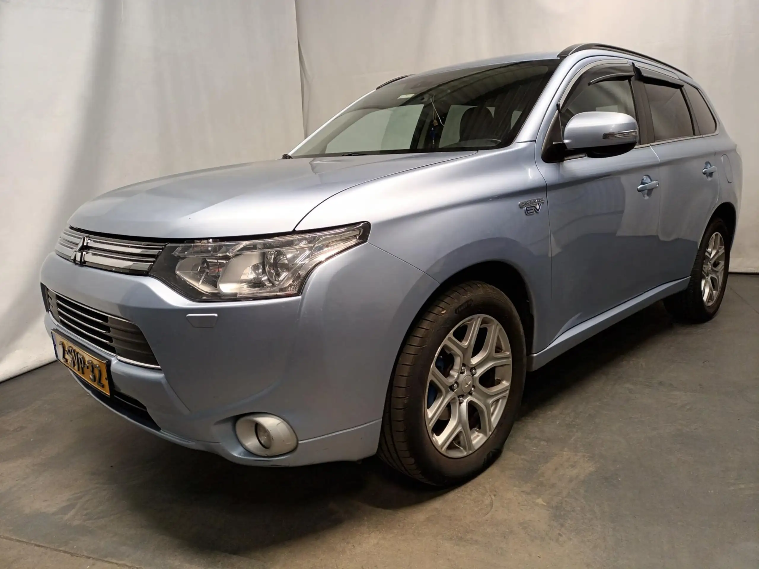 Mitsubishi - Outlander