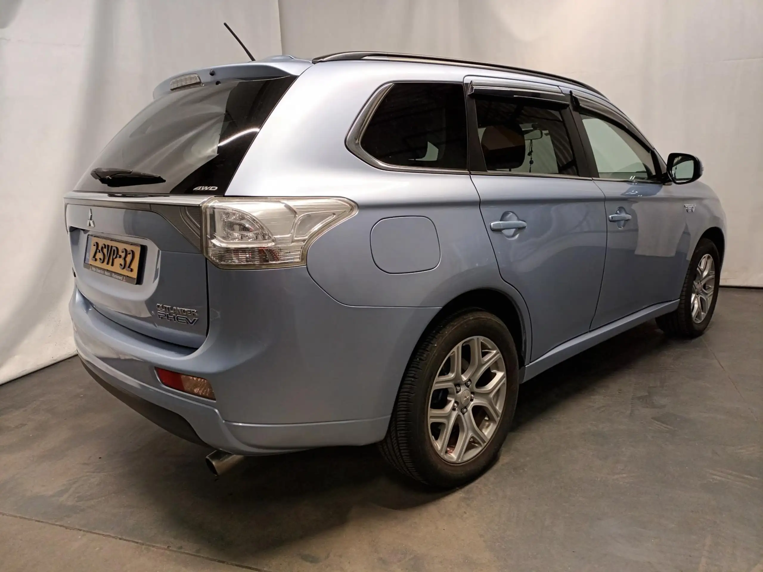 Mitsubishi - Outlander