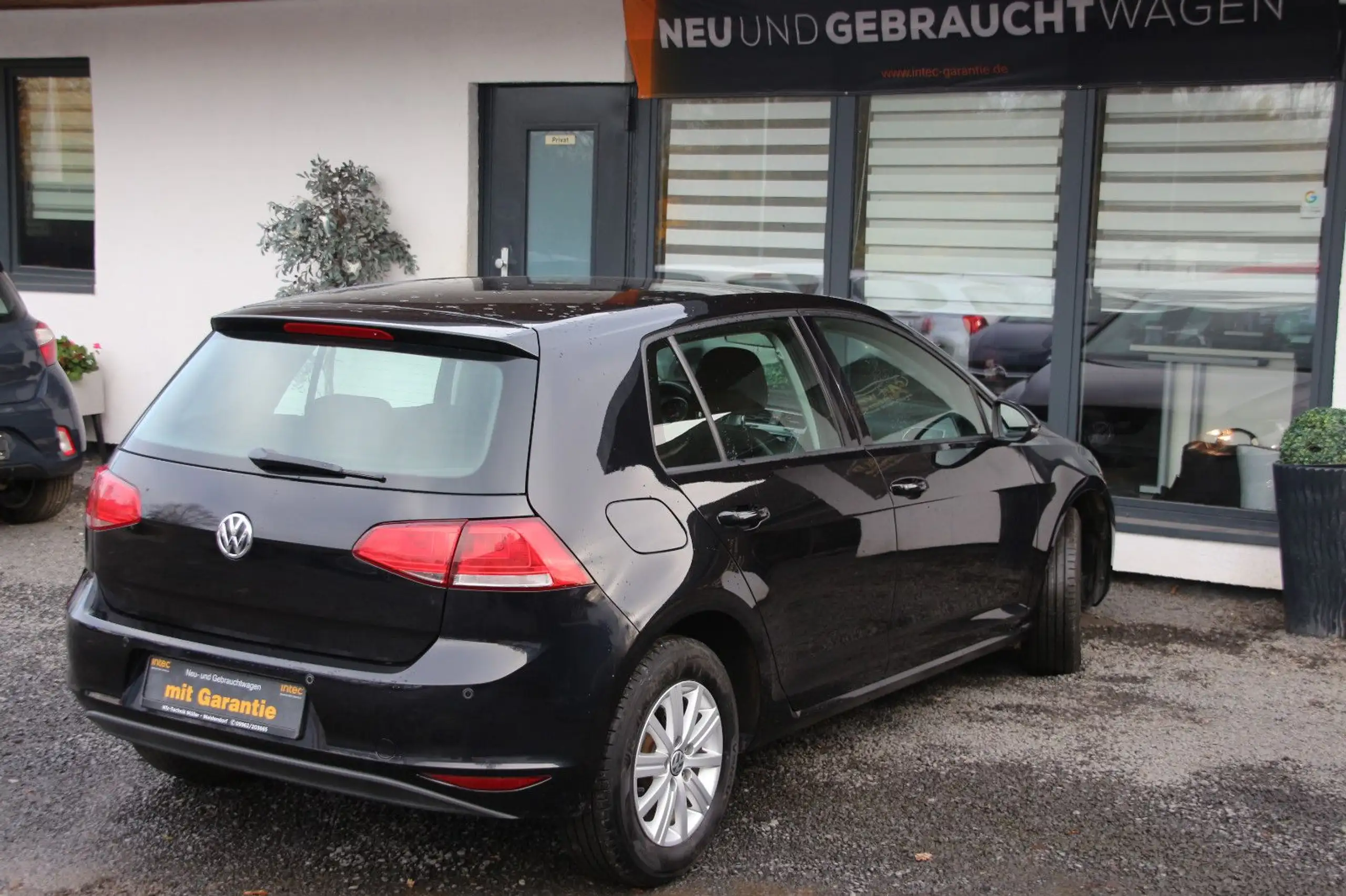 Volkswagen - Golf