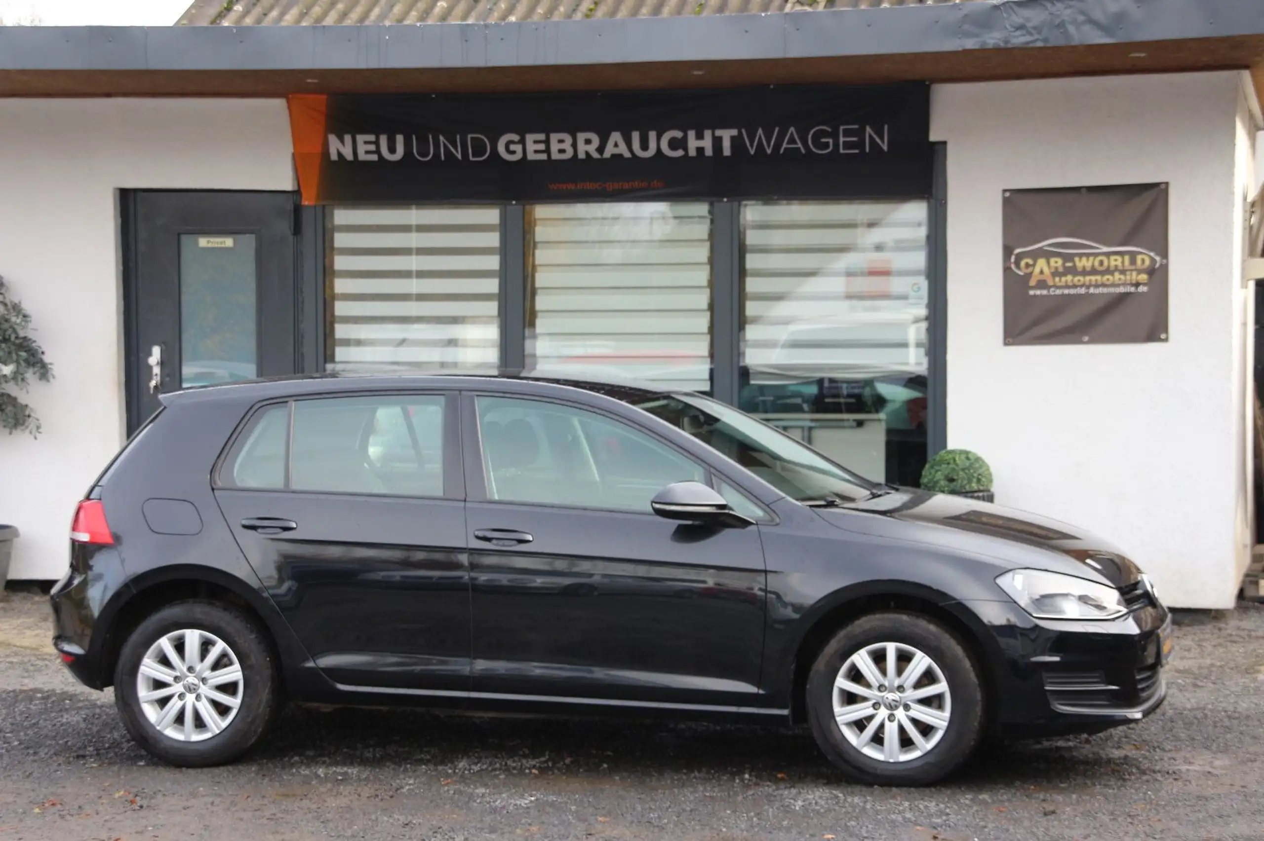 Volkswagen - Golf