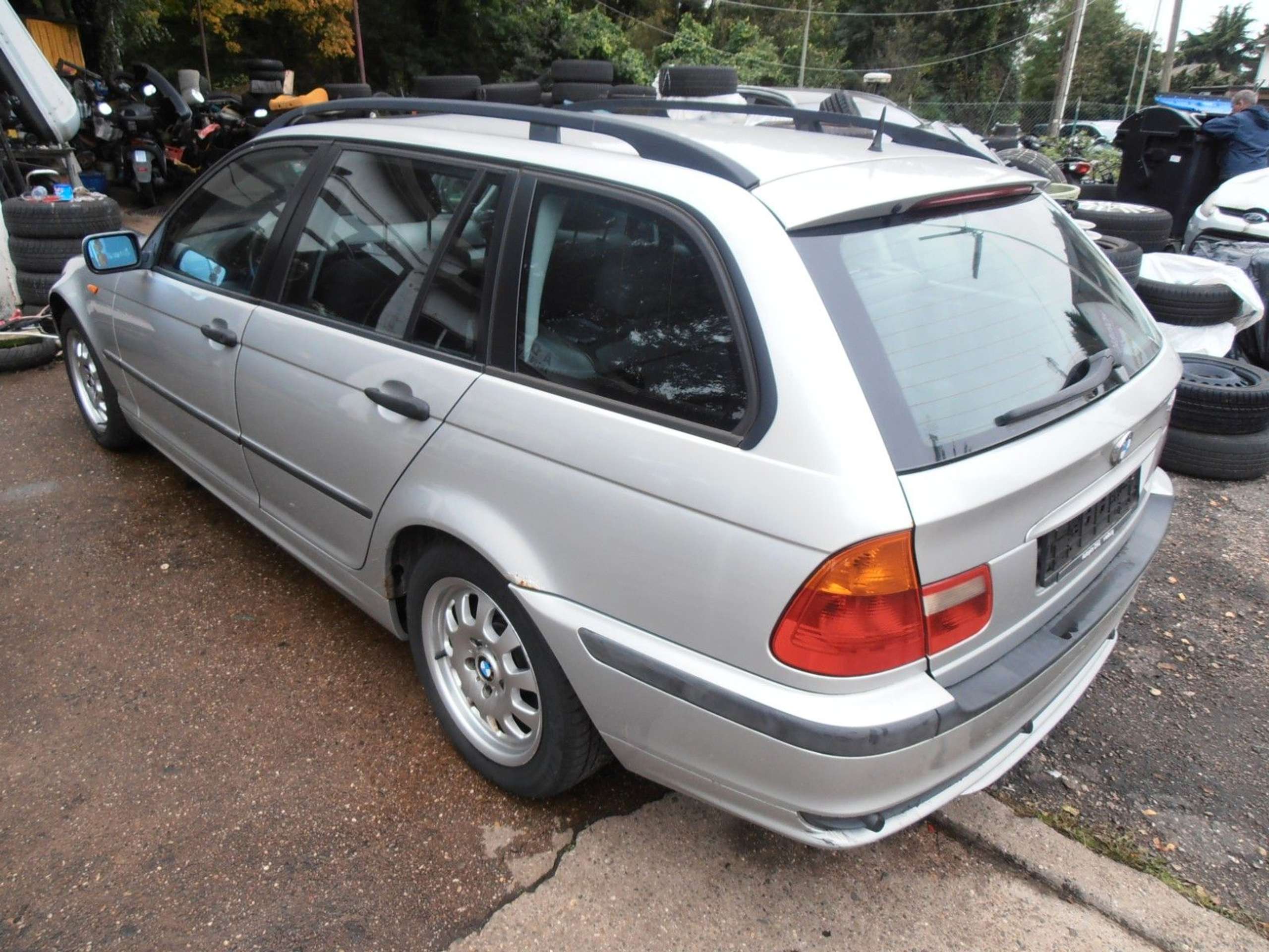 BMW - 320