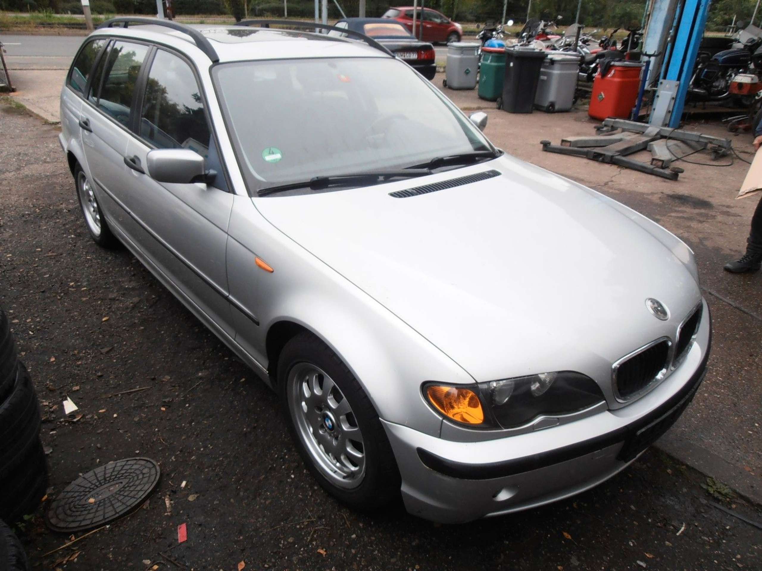 BMW - 320